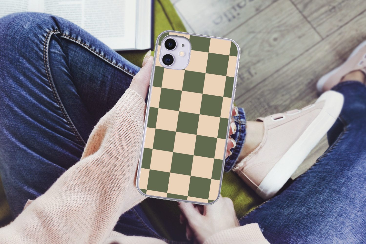 MuchoWow Handyhülle für Apple iPhone 11 Schachbrettmuster - Grün - Beige - Blöcke, Smartphone-Bumper, Print, Handy Schutzhülle Dünn