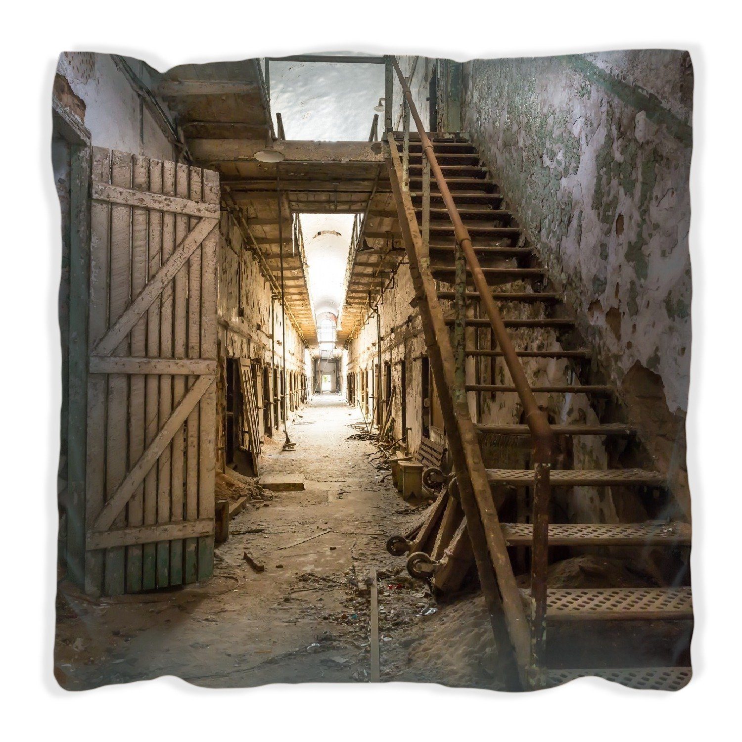Wallario Dekokissen Leuchtender Gang in altem verlassenen Gefängnis, handgenäht
