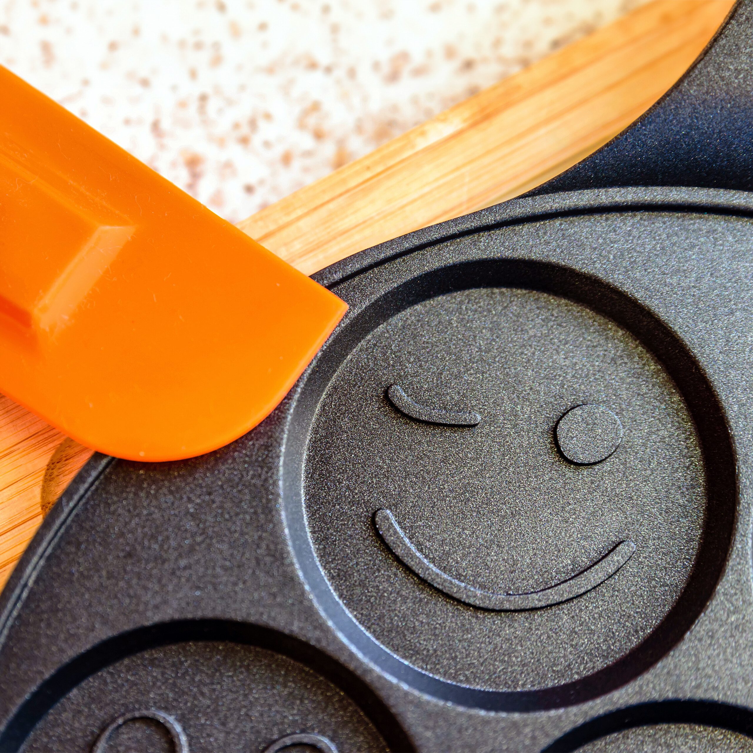 relaxdays Crêpepfanne Pancake Pfanne mit Gesichtern, Aluminiumguss