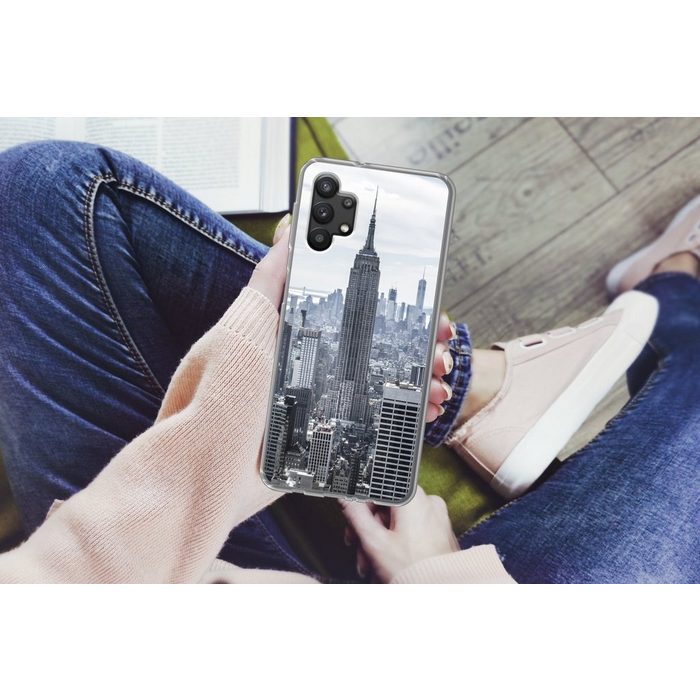 MuchoWow Handyhülle Bewölkter Himmel über dem Empire State Building in Amerika Handyhülle Samsung Galaxy A32 5G Smartphone-Bumper Print Handy ZV10991