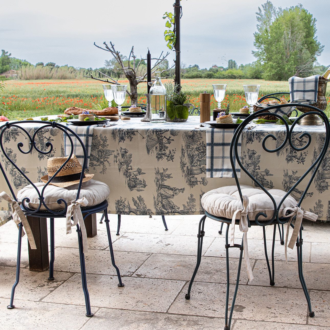 Dekoria Dekokissen Stuhlkissen Martin mit Schleifen 40 x 37 x 8 cm, Etna