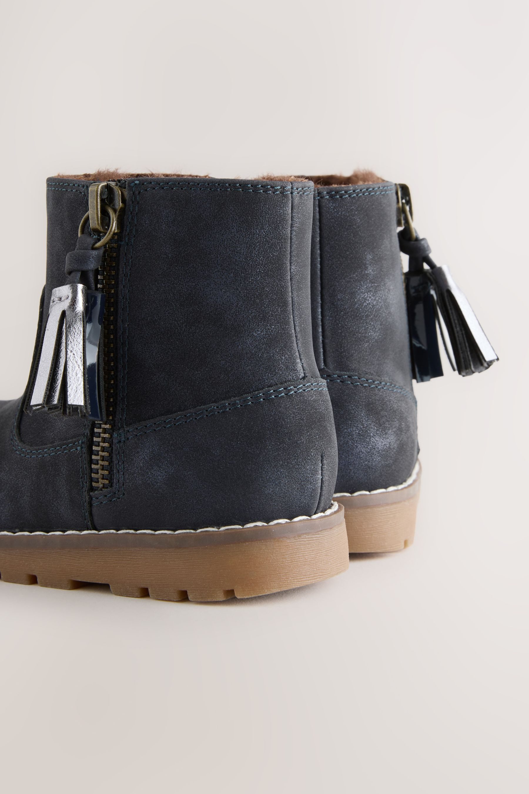 Next Chelseastiefel mit Quaste, weite Passform Stiefelette (1-tlg)