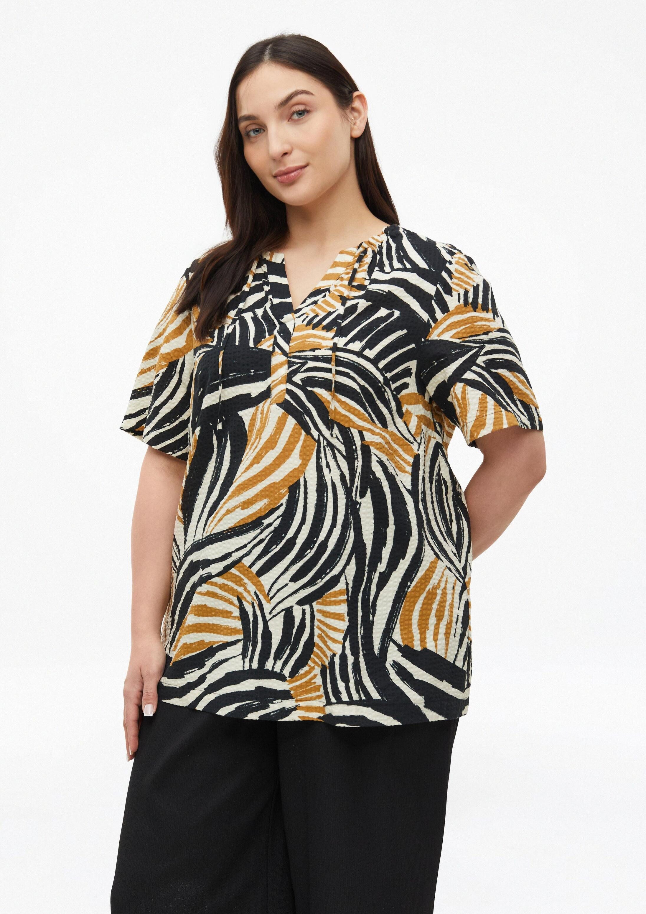 s.Oliver Kurzarmbluse Bluse Strukturierte Viskosemix-Bluse mit All-over-Print