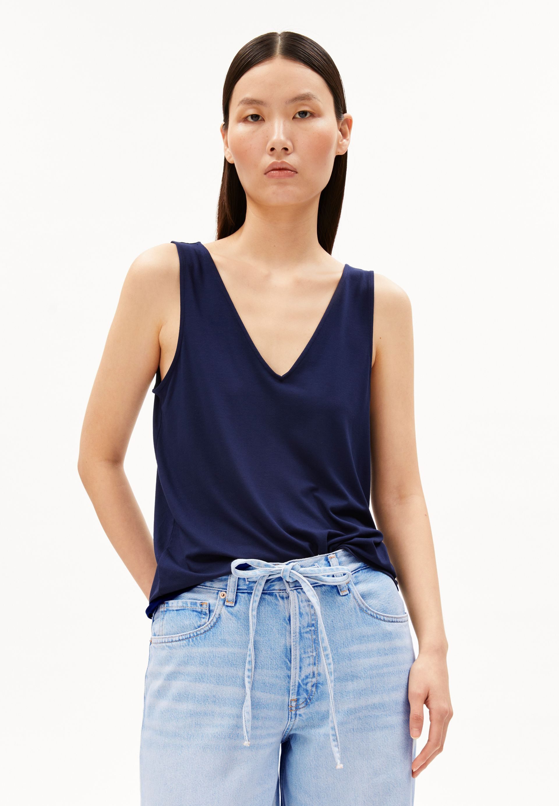 Armedangels Shirttop V-NECK LENZING™ ECOVERO™ Viskose Mix (Regular Fit) Tie günstig online kaufen