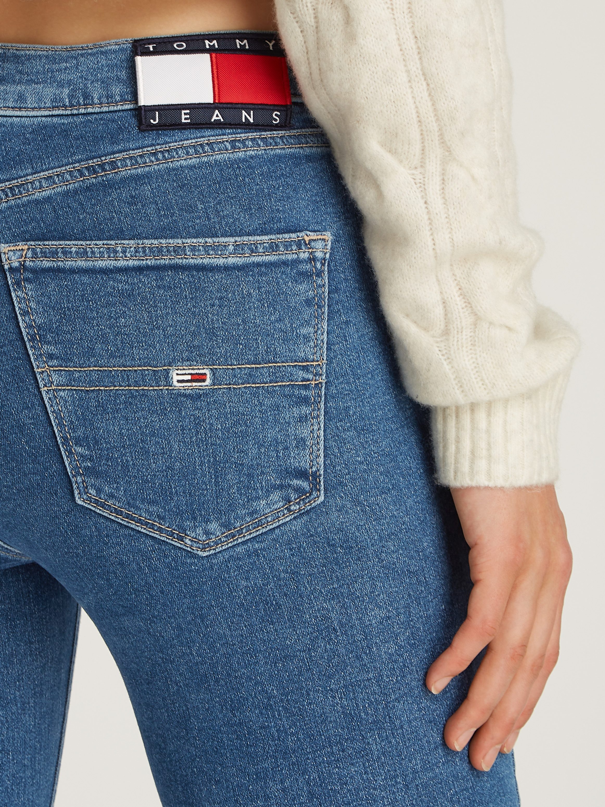 Tommy Jeans Skinny-fit-Jeans NORA MR SKNY AH1280 mit Logo-Badge, Mid Rise