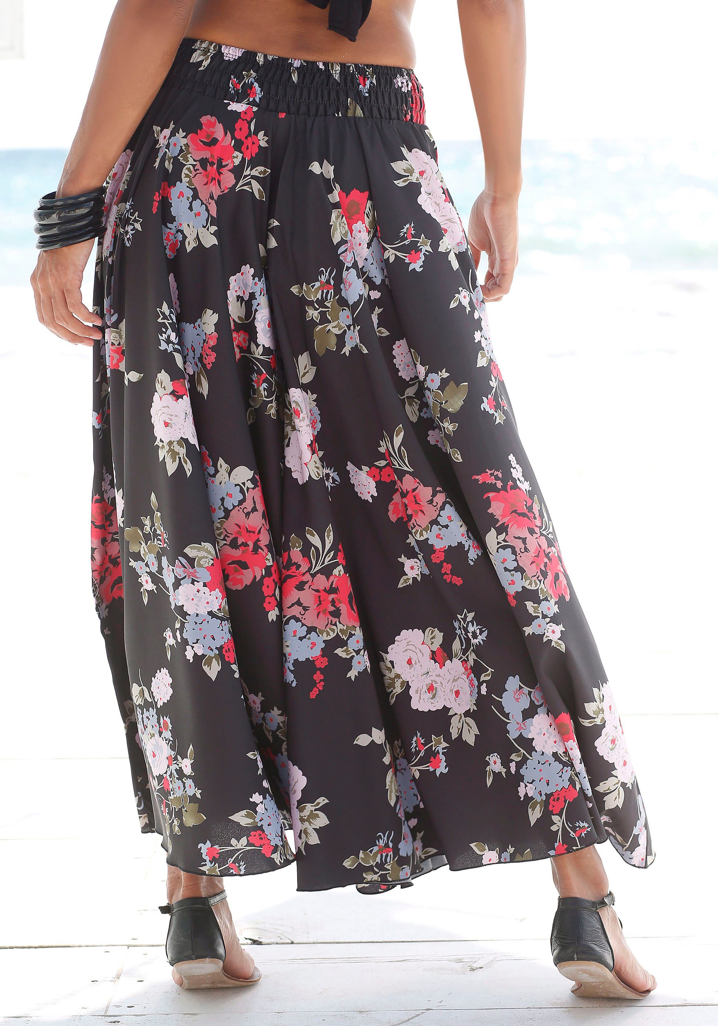 LASCANA Hosenrock mit extra weitem Bein mit Blumenprint, Culotte, weites Bein, luftige Sommerhose, Schlupfhose – Bild 3 von 5