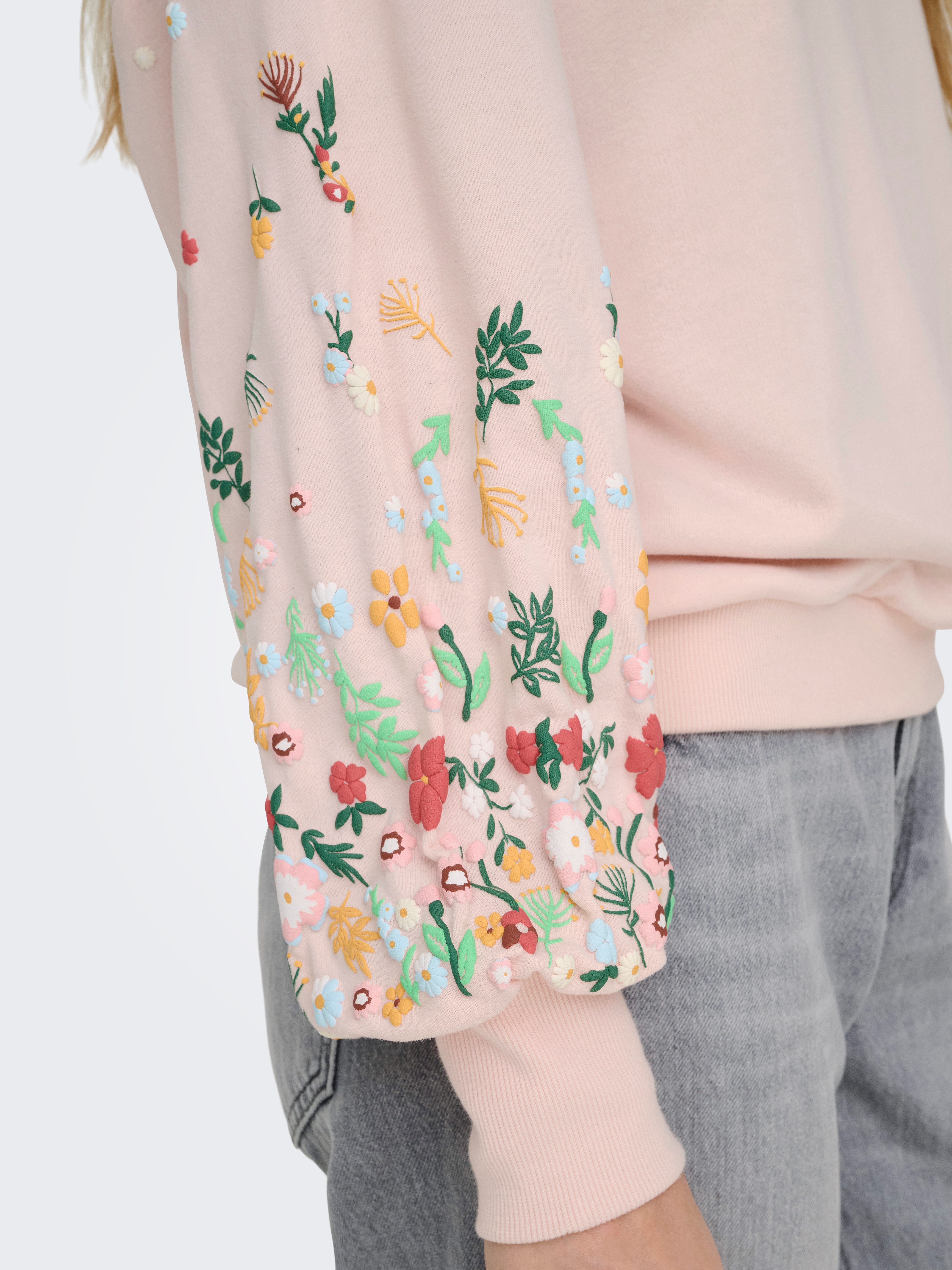 ONLY Sweatshirt ONLBROOKE L/S O-NECK FLOWER SWT Baumwollmischung, regular fit