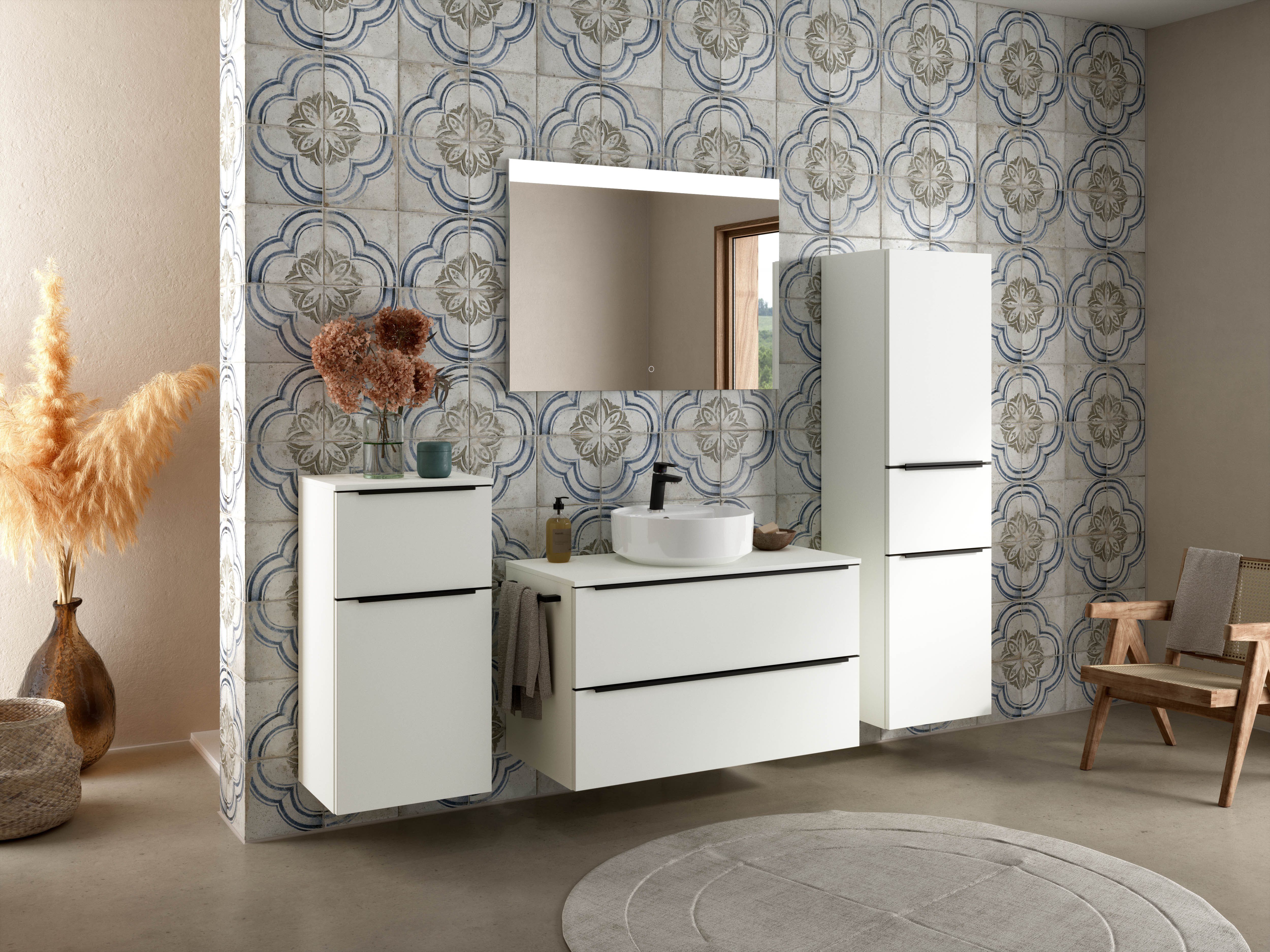 nobilia® Badmöbel-Set Alvene, (4-St., vormontiert, mit Soft-Close), inkl. Spiegel mit Touch-Sensor, in vier Breiten