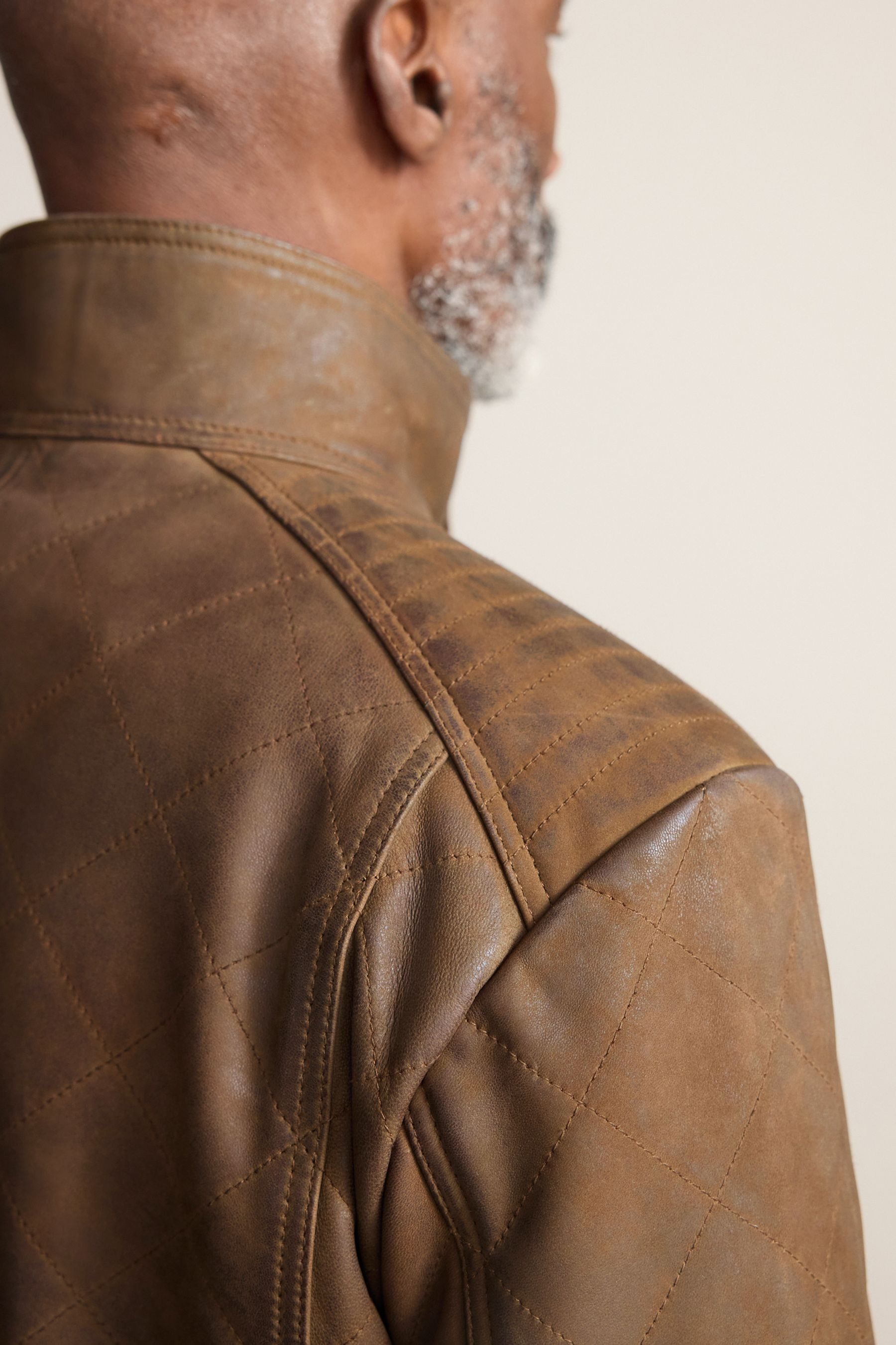 Next Lederjacke Jacke aus Nubukleder mit Rautensteppung (1-St)