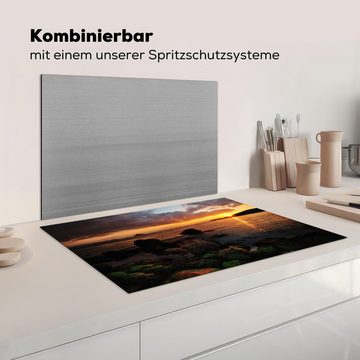 MuchoWow Herdblende-/Abdeckplatte Schöner Sonnenuntergang über Naoshima in Japan, Vinyl, (1 tlg), 81x52 cm, Induktionskochfeld Schutz für die küche, Ceranfeldabdeckung