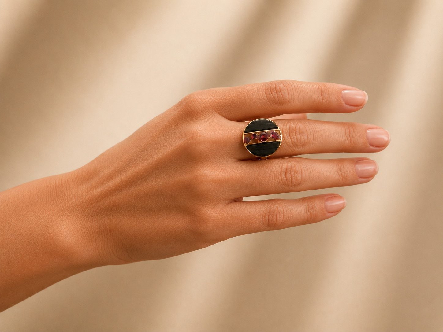Sogni d'oro Fingerring "Nachtrose" mit Schiefer und Rhodolith, Silber 925 vergoldet