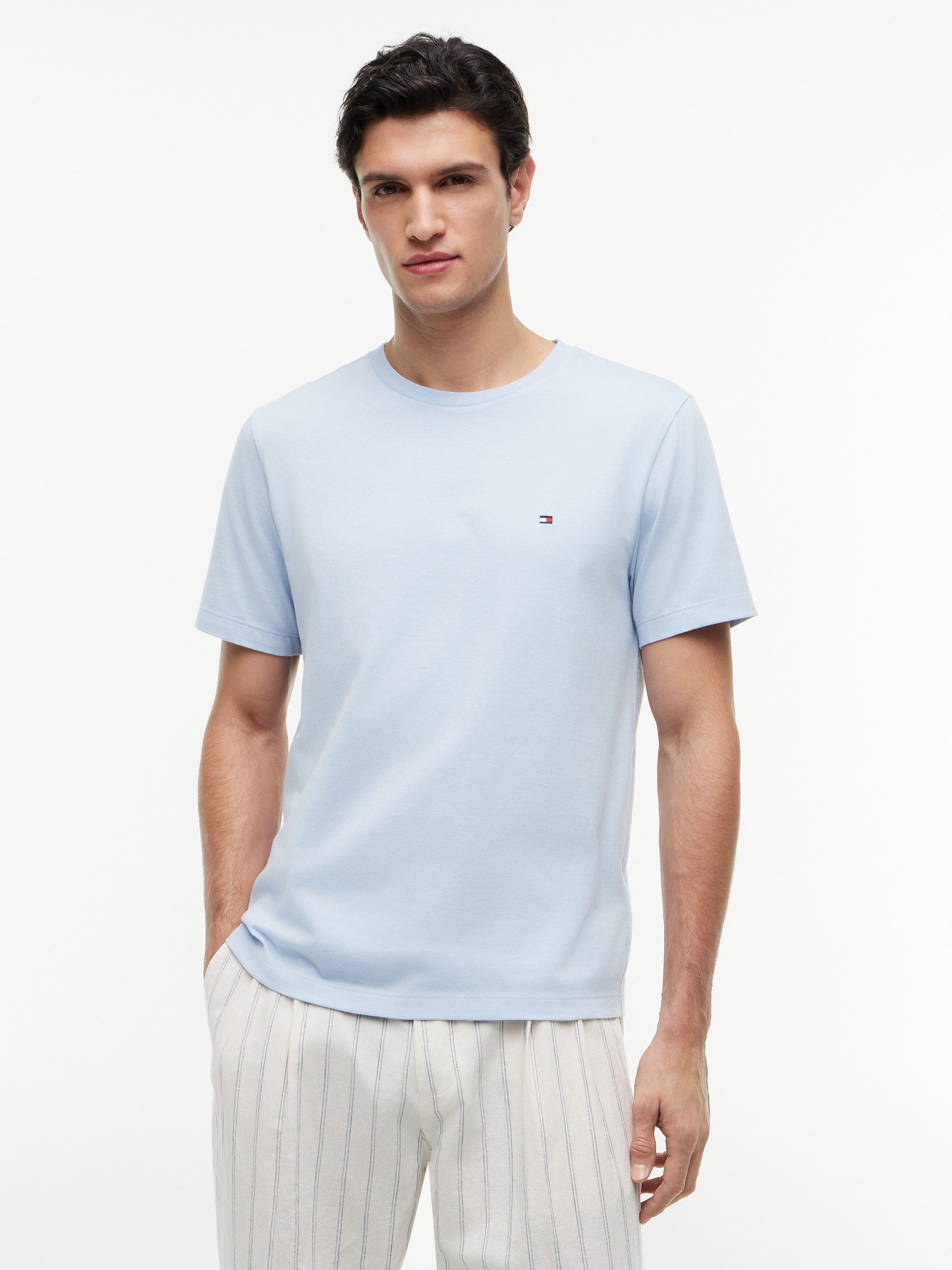 T-Shirt ESSENTIAL REGULAR FIT SOLID mit Stickerei
