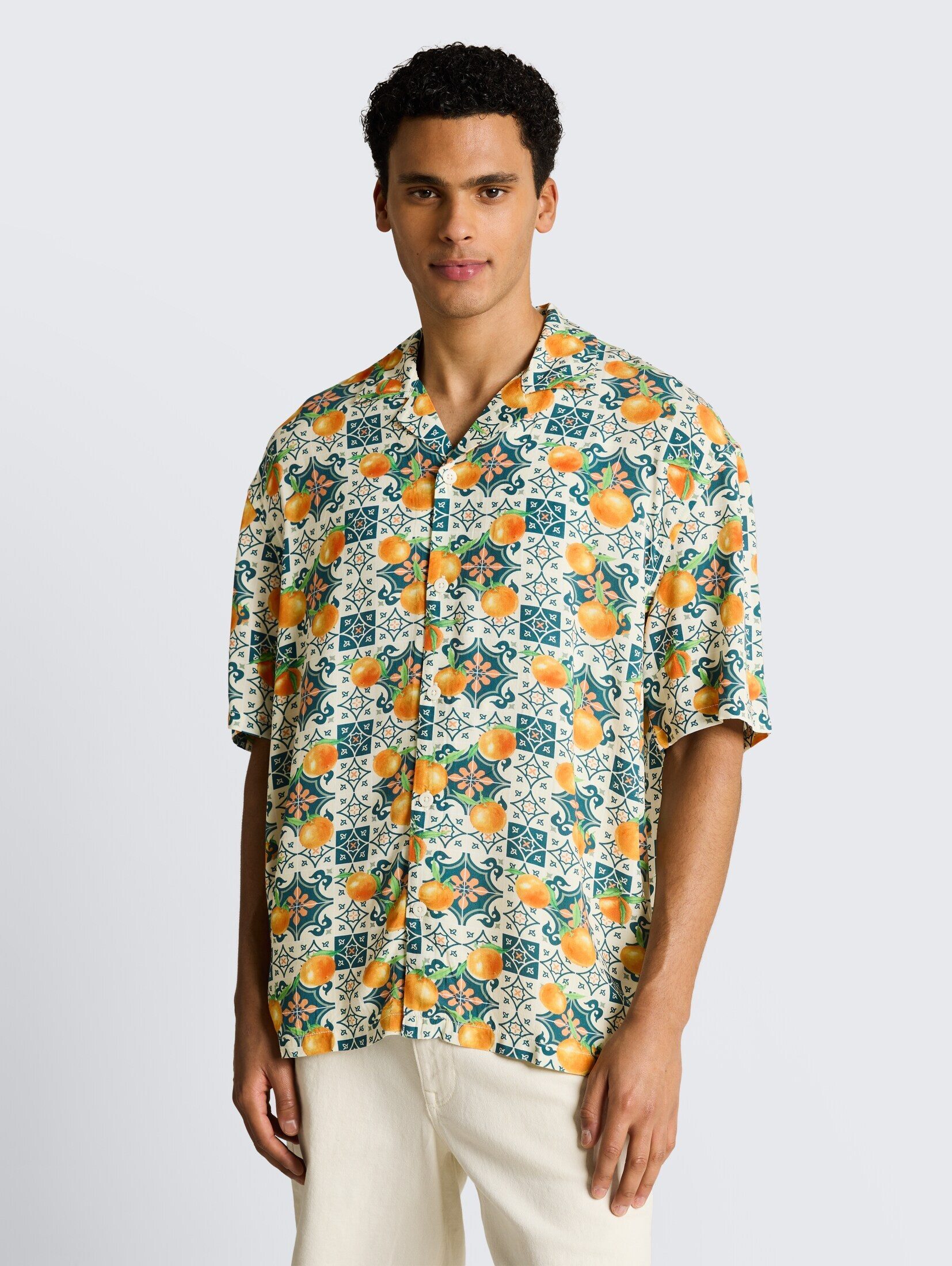 TOM TAILOR Denim Kurzarmhemd Blusen & Shirts Loose Fit Resort Kurzarmhemd mit Rückenprint