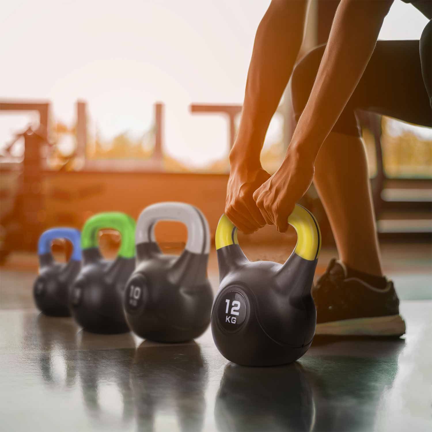 Body & Mind Kettlebell Body & Mind Kettlebell 2–20 kg – Profi Kettlebell mit Kunststoffmantel, (Profi Schwunghantel), Kraftraining Workout Gewicht (12 kg)