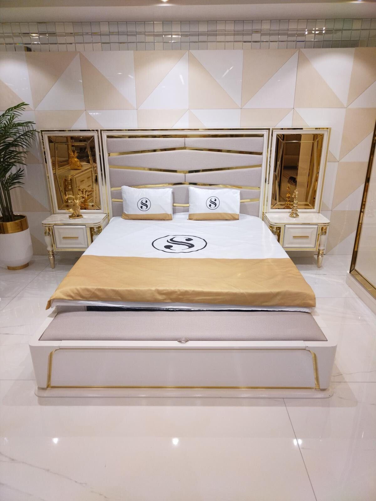 JVmoebel Schlafzimmer-Set Luxus Schlafzimmer Set Bett+2x Nachttische Holz Komplettes Modern Gold, (3-St., Bett + 2x Nachttische), Made in Europa
