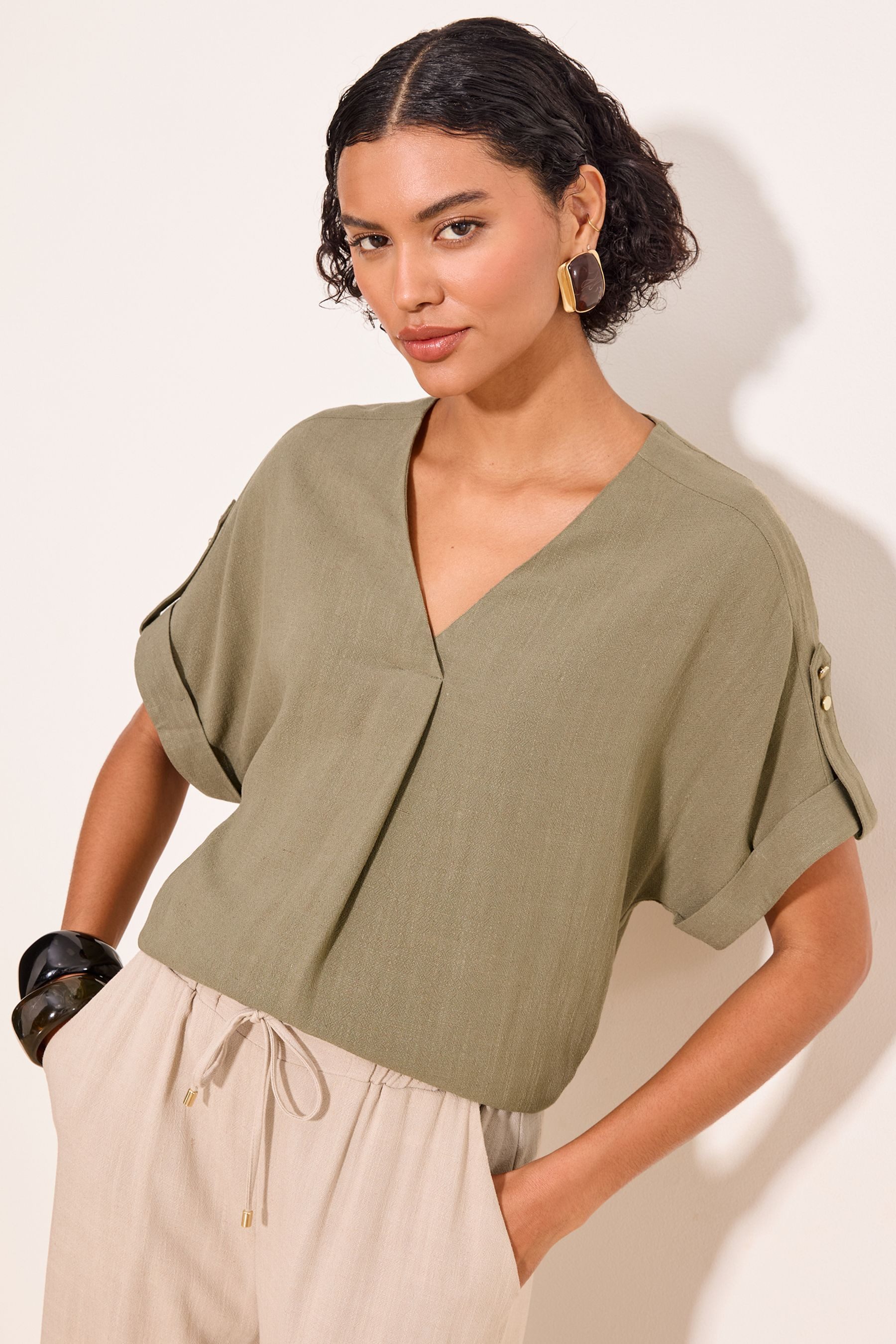 LIPSY V-Shirt Lipsy Regular Fit Oberteil mit V-Ausschnitt (1-tlg)