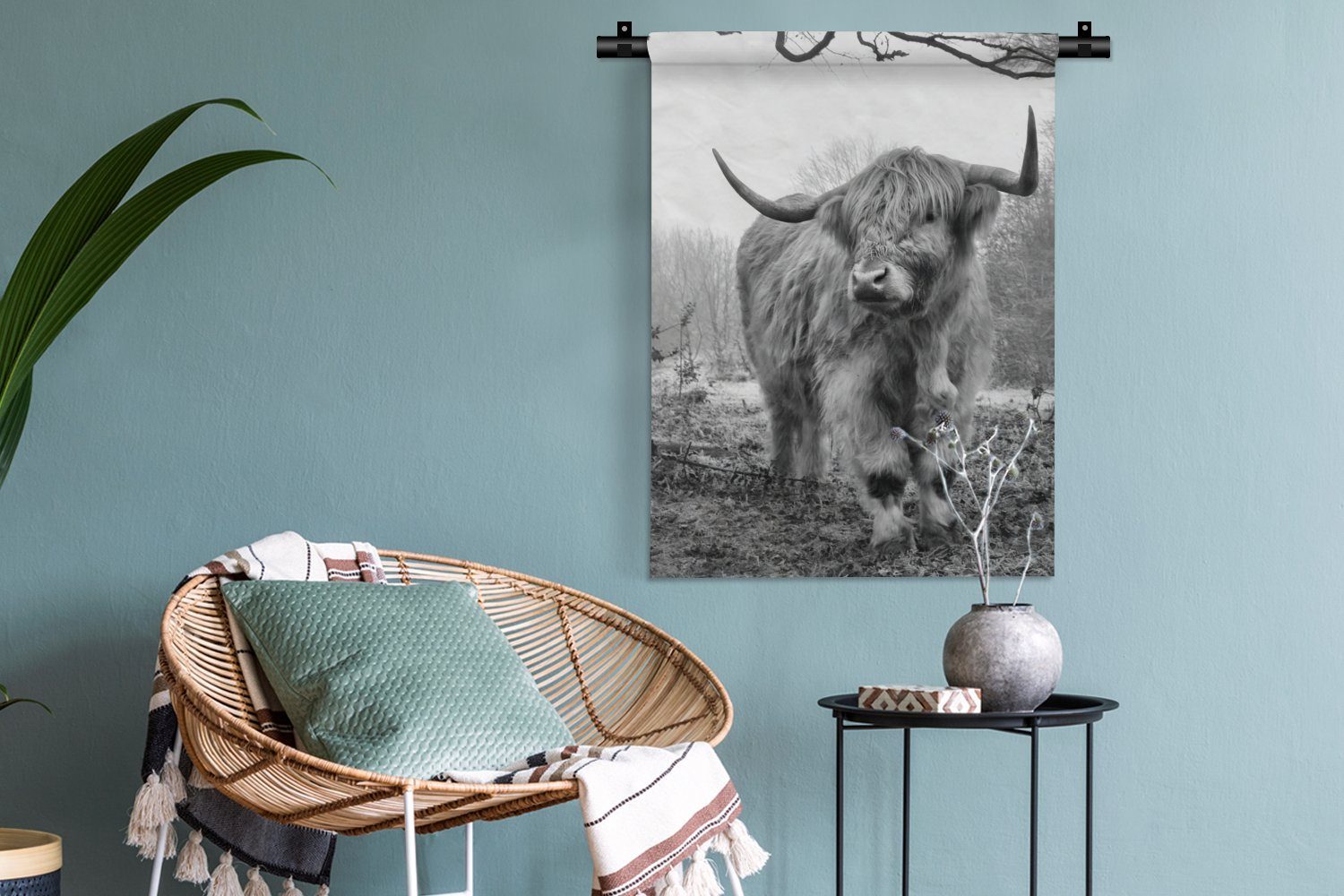 der Schottischer - Kuh MuchoWow - an - Wand, - Highlander Wald Schlafzimmer Wohnzimmer, Deko Nebel Tapisserie, für Wanddekoobjekt Tiere Natur, -