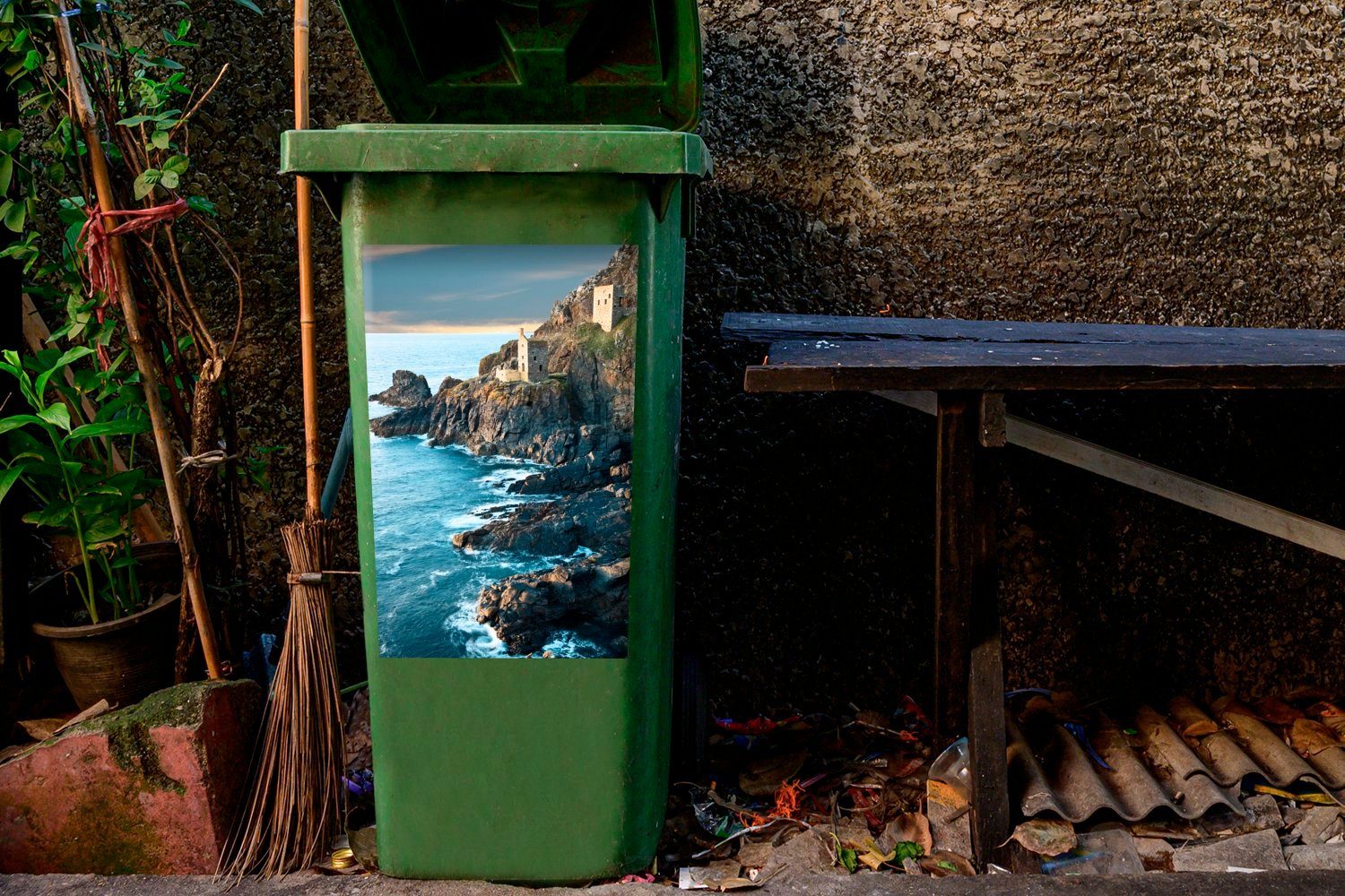MuchoWow Wandsticker Meerwasser von Container, gegen (1 Felsen fließt die Sticker, Abfalbehälter St), Cornwall Mülltonne, Mülleimer-aufkleber, Das