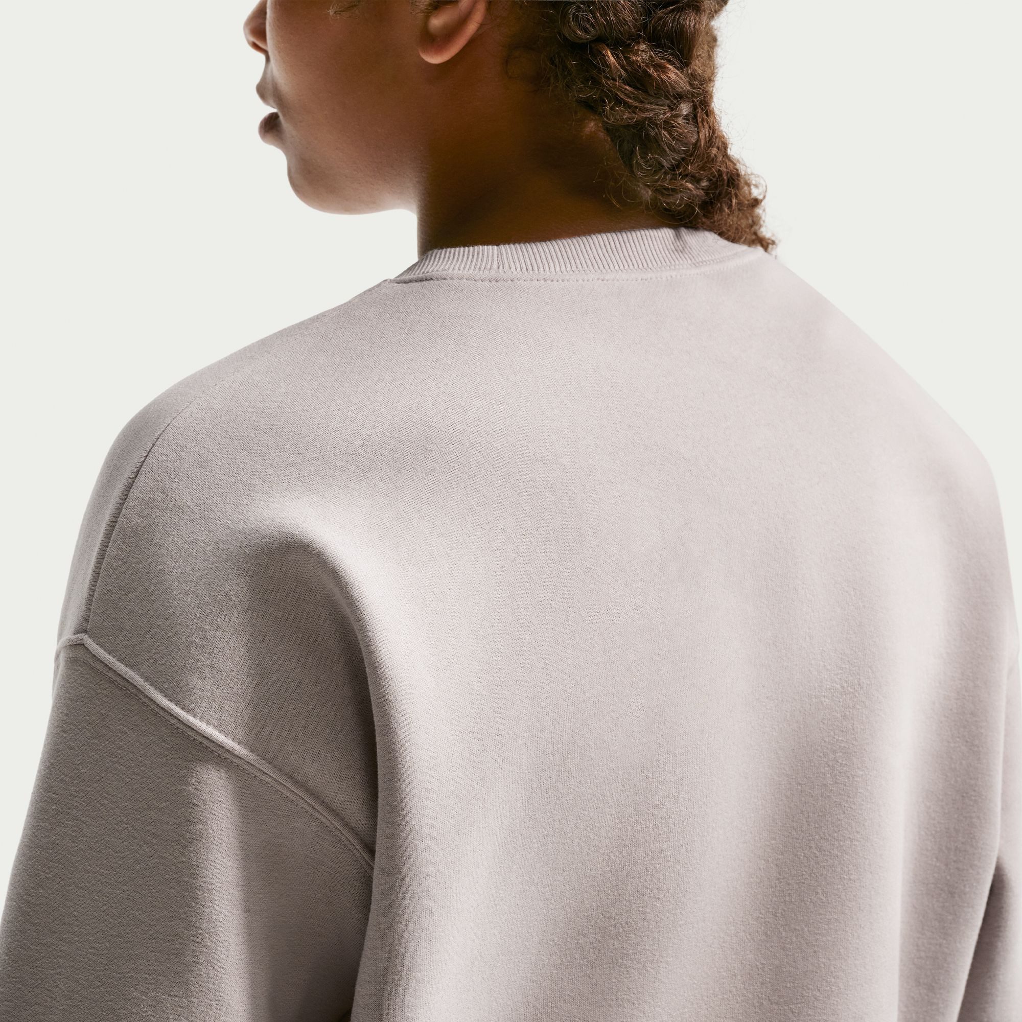 Nike Sportswear Sweatshirt G NSW STUDIO FLC BXY OS LBR Langarm-Design, mit Rundhalsausschnitt, aus Baumwolle und Polyester