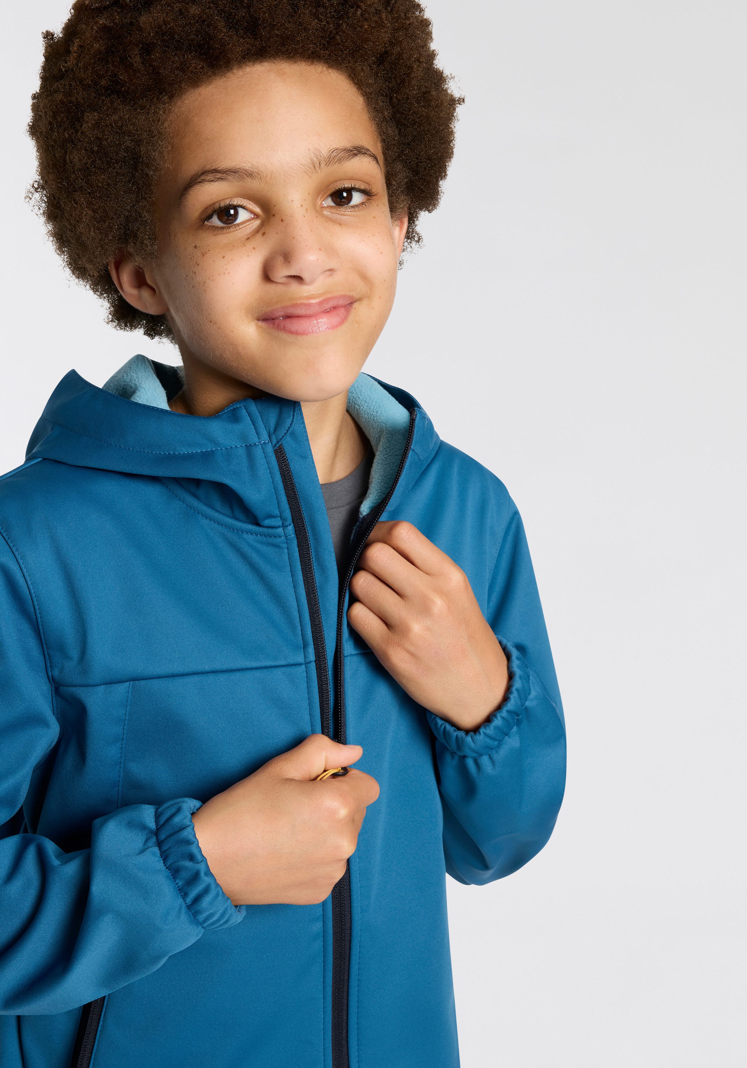Icepeak Softshelljacke KONAN JR mit Kapuze, atmungsaktiv, wasserabweisend, windabweisend