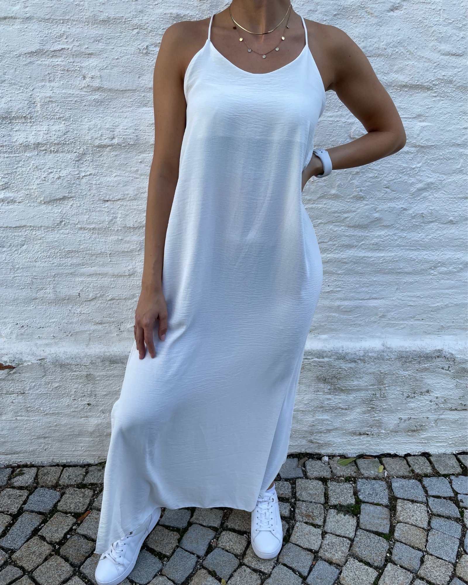 ITALY VIBES Midikleid MONA - langes Kleid - elegantes Sommerkleid mit Schlitz - ONE SIZE passt hier Gr. XS - XL weiß
