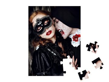 puzzleYOU Puzzle Vampir in mittelalterl. Kleidung beißt eine Dame, 48 Puzzleteile, puzzleYOU-Kollektionen Vampire