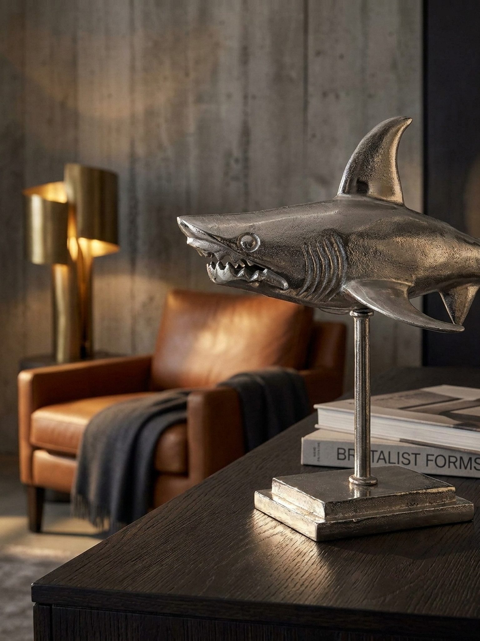 KADIMA DESIGN Dekofigur Dekofigur Hai Aluminium Silber Maritim 70 cm mit Sockel, Design (Dekoration Wohnaccessoire)