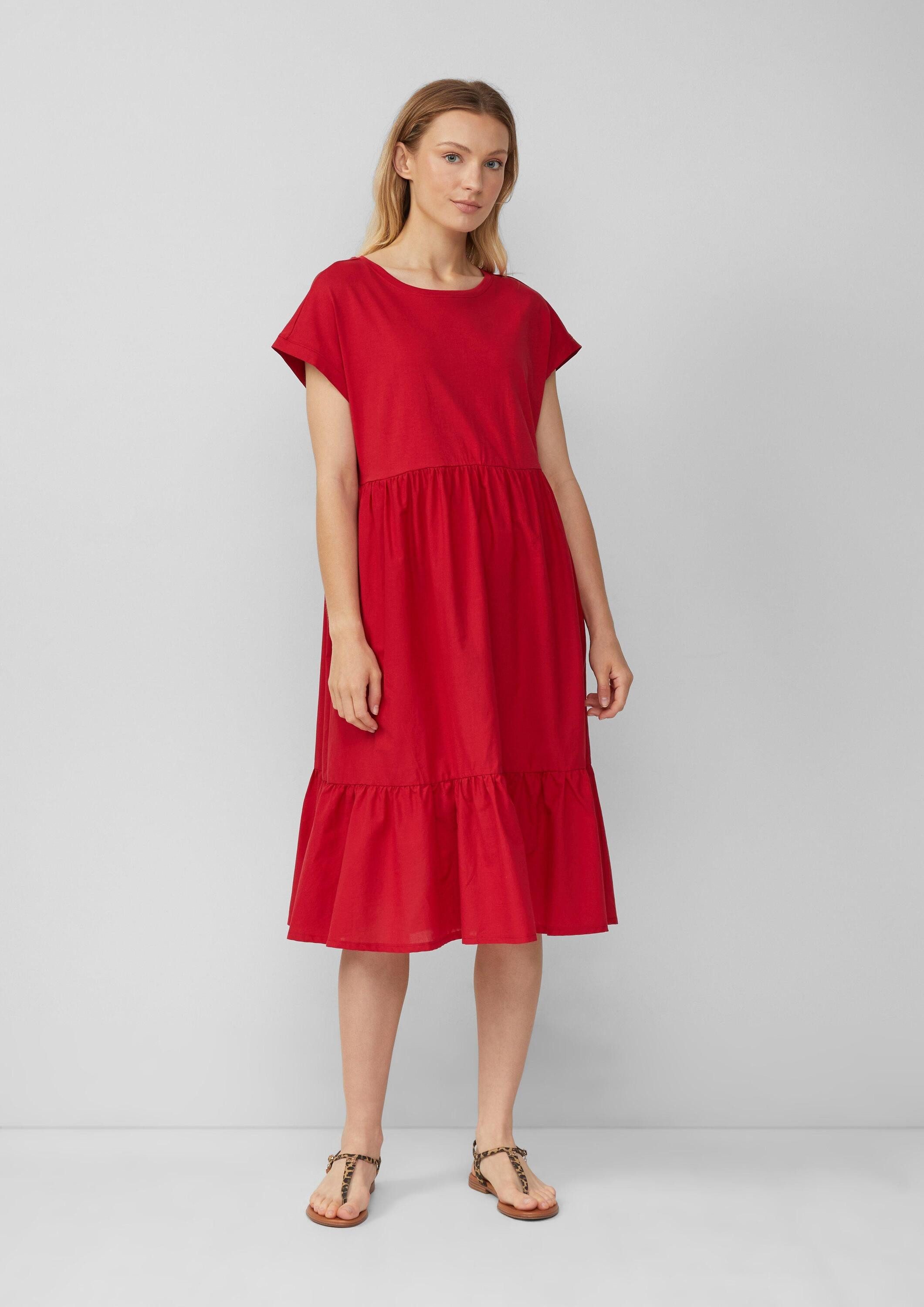 s.Oliver Midikleid Kleid Stufenkleid im Relaxed Fit mit überschnittenen Schultern