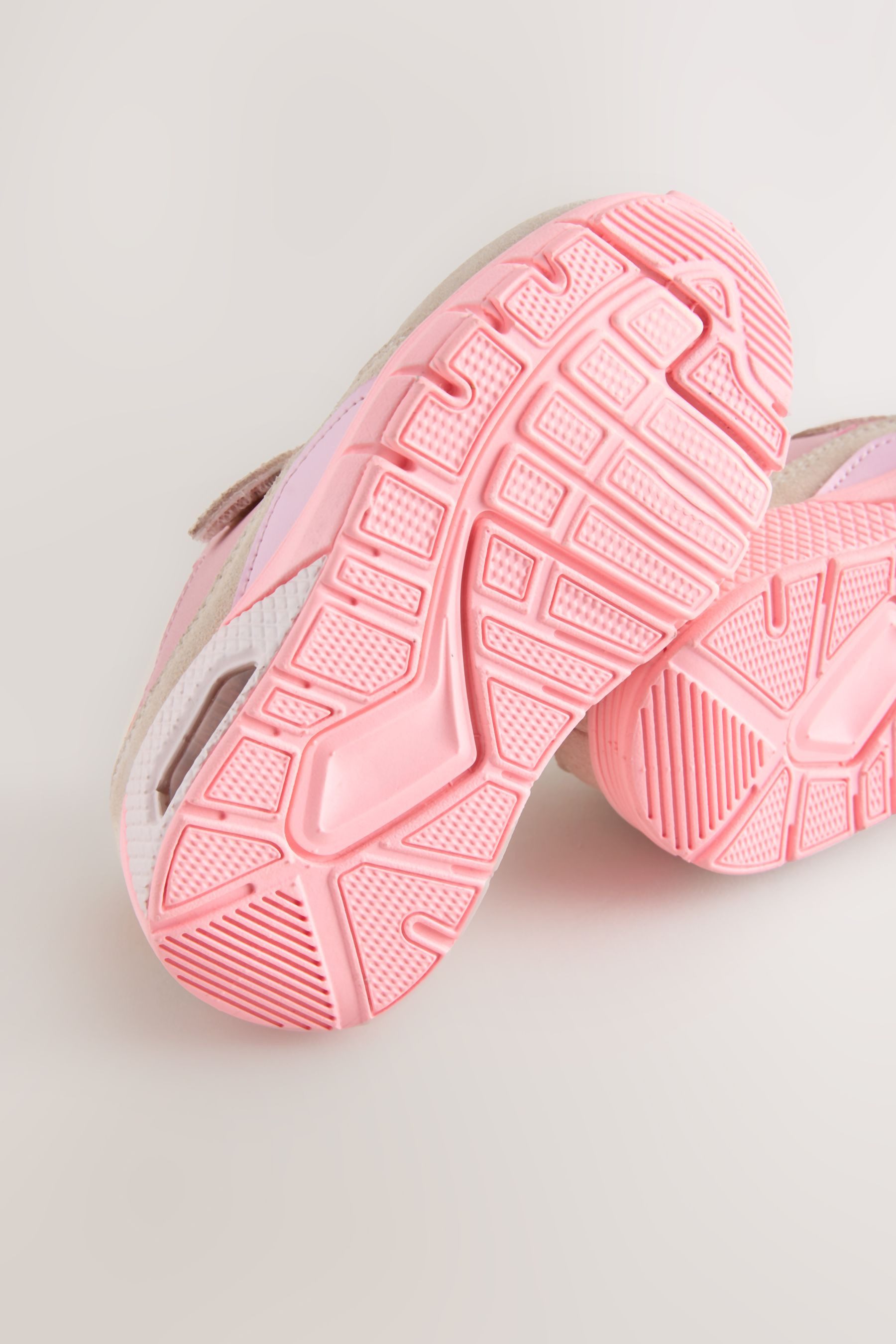 Next Robuste Sneaker mit elastischen Schnürsenkeln Sneaker (1-tlg)