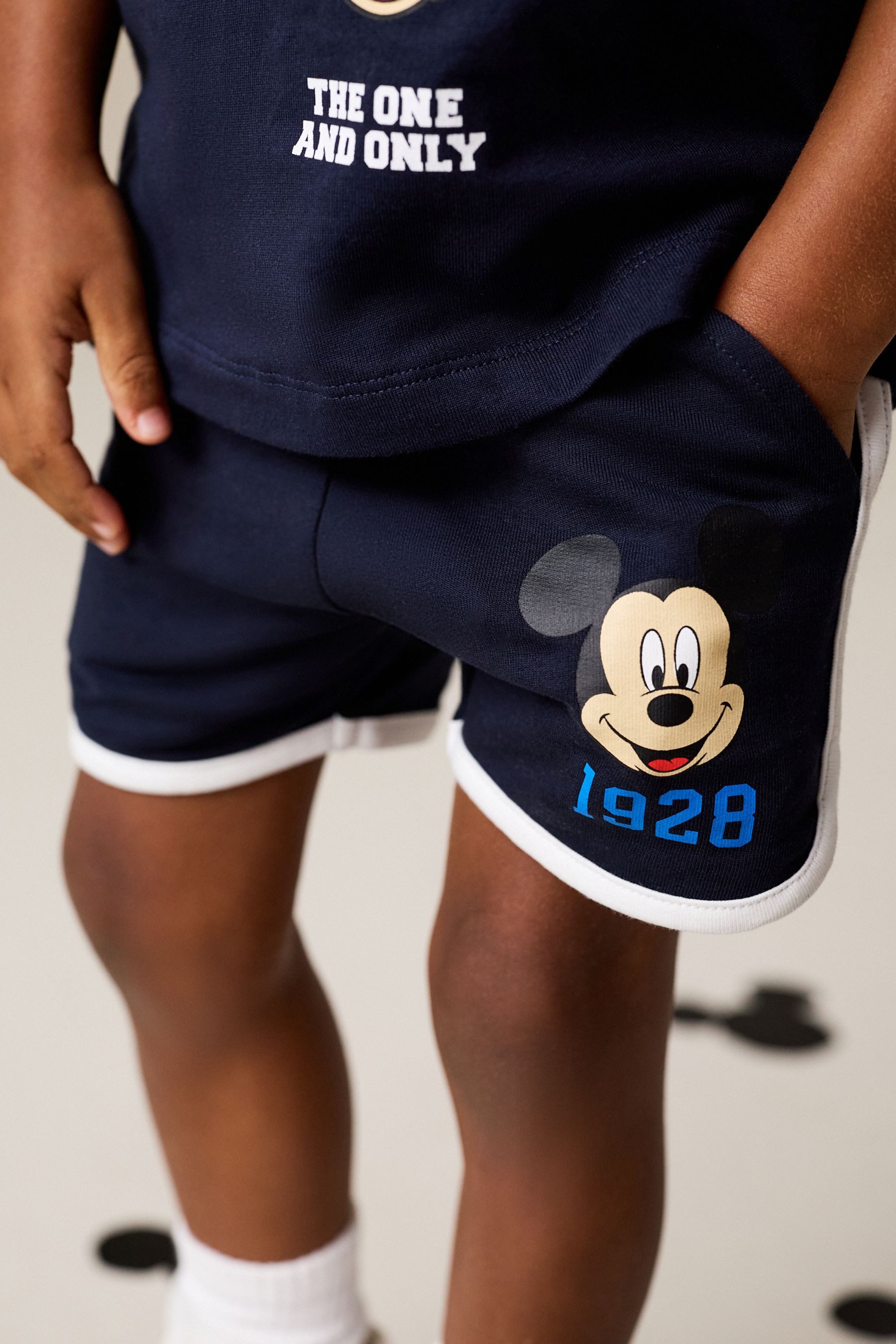 Next Shirt & Shorts Micky Maus Kurzärmeliges T-Shirt und Shorts im Set (2-tlg)
