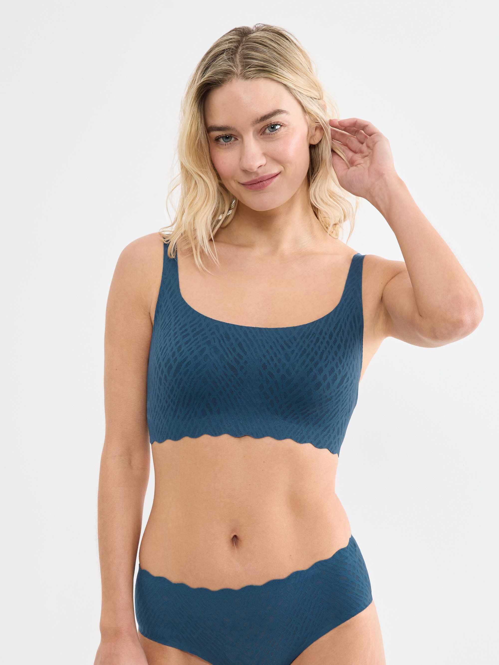 sloggi Bustier ZERO Feel Bliss mit herausnehmbaren, atmungsaktiven Pads und Stretch-Spitze