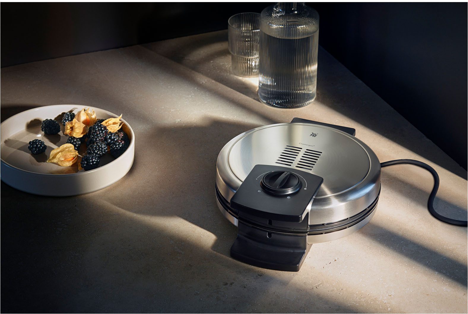 WMF Waffeleisen LONO, antihaftbeschichtete Aluminium-Gussplatten, stufenlose Bräunung, 900 W, einfache Aufbewahrung, Kabelaufwicklung, Maße: 22 x 26 x 8,5 cm