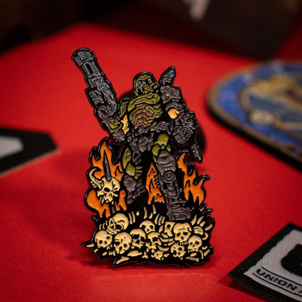 Fanattik Anstecknadel Doom Eternal Ansteck-Pin Doom Guy Limited Edition