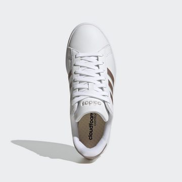 adidas Sportswear GRAND COURT CLOUDFOAM LIFESTYLE COURT COMFORT Sneaker Design auf den Spuren des adidas Superstar