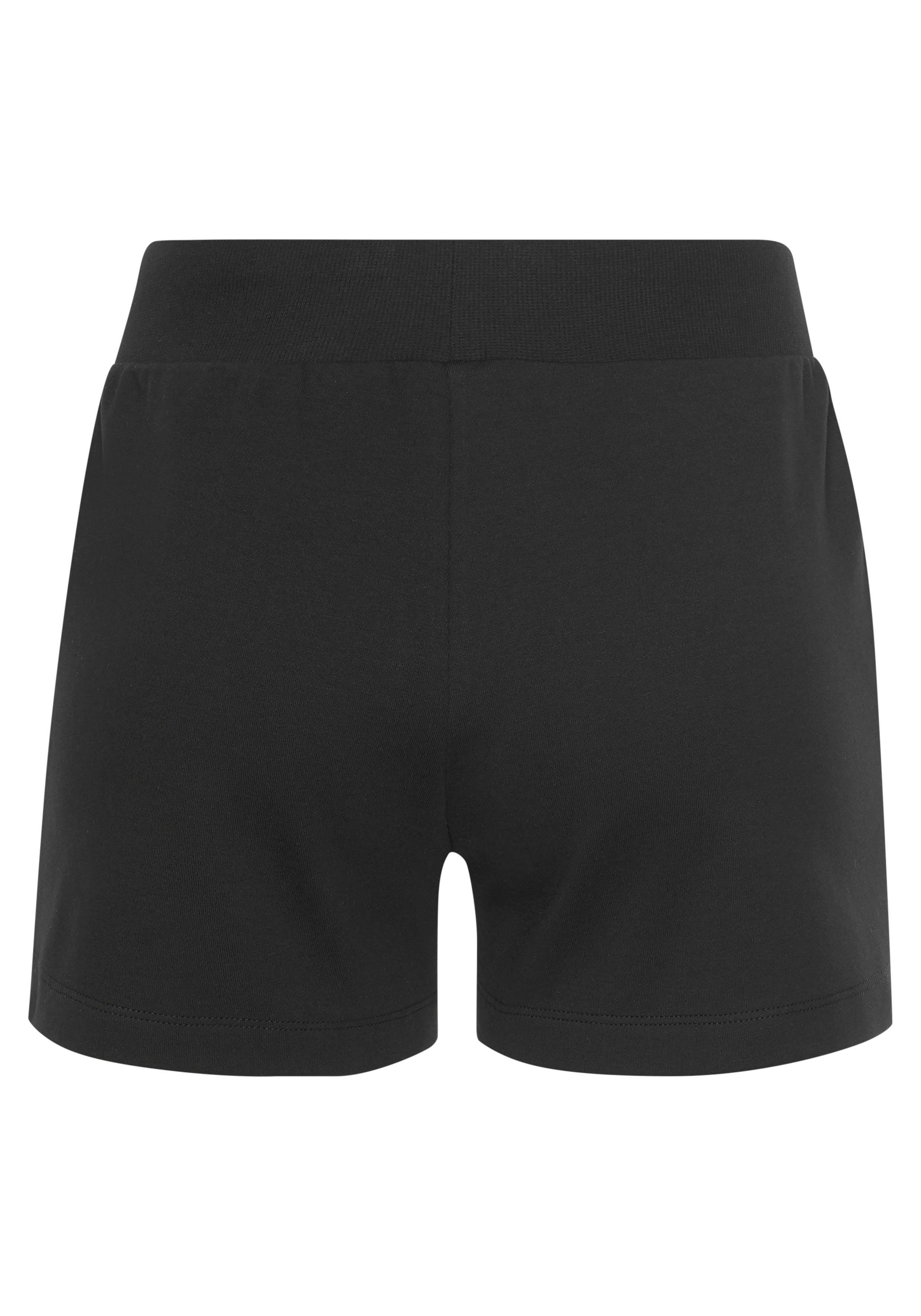 Bench. Loungewear Relaxshorts mit kleiner glänzenden Logostickerei, Loungeanzug