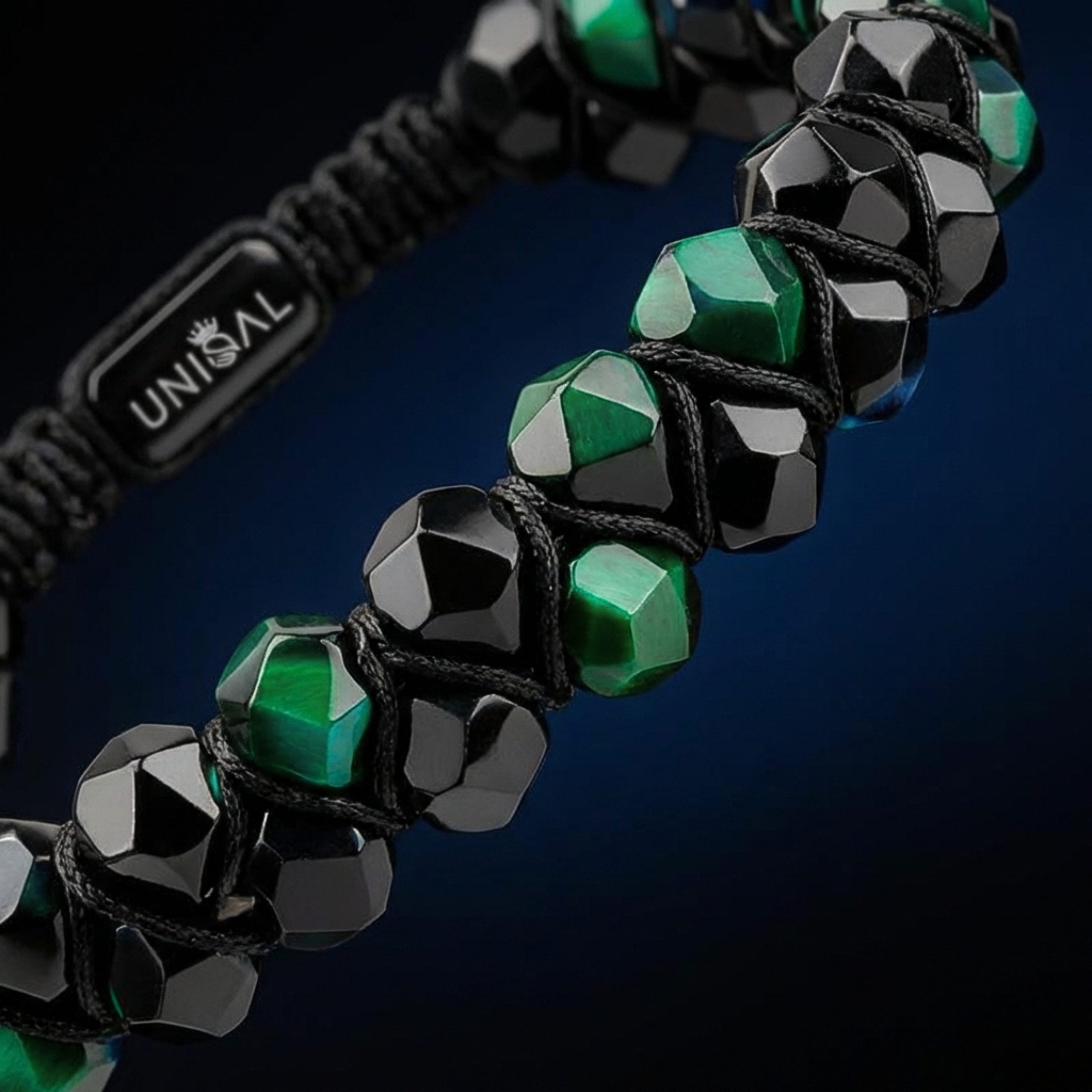 UNIQAL.de Perlenarmband Naturstein Turmalin facettiert (Unisex-Armband mit verstellbarer Makramé-Schließe, Echte Steinperlen, präzise geschliffen, handgefertigt), Verkauf & Versand durch deutschen Händler