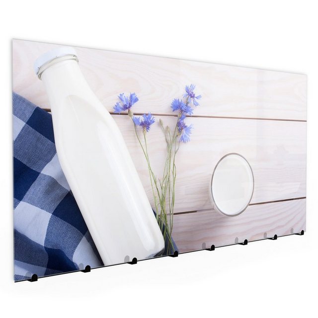 Primedeco Garderobenpaneel „Garderobe, Schlüsselbrett mit Magnetwand und Memoboard aus Glas mit Motiv Milchflasche auf Holztisch“