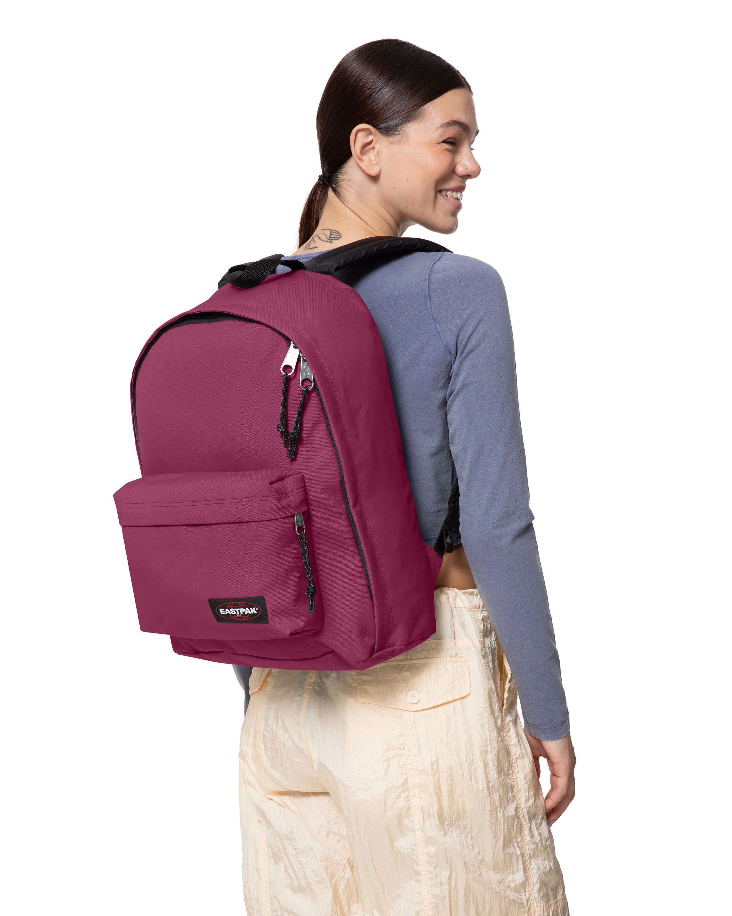 Eastpak Freizeitrucksack OUT OF OFFICE, Unisex Cityrucksack, Arbeitsrucksack, Schulrucksack mit Logo-Aufnäher