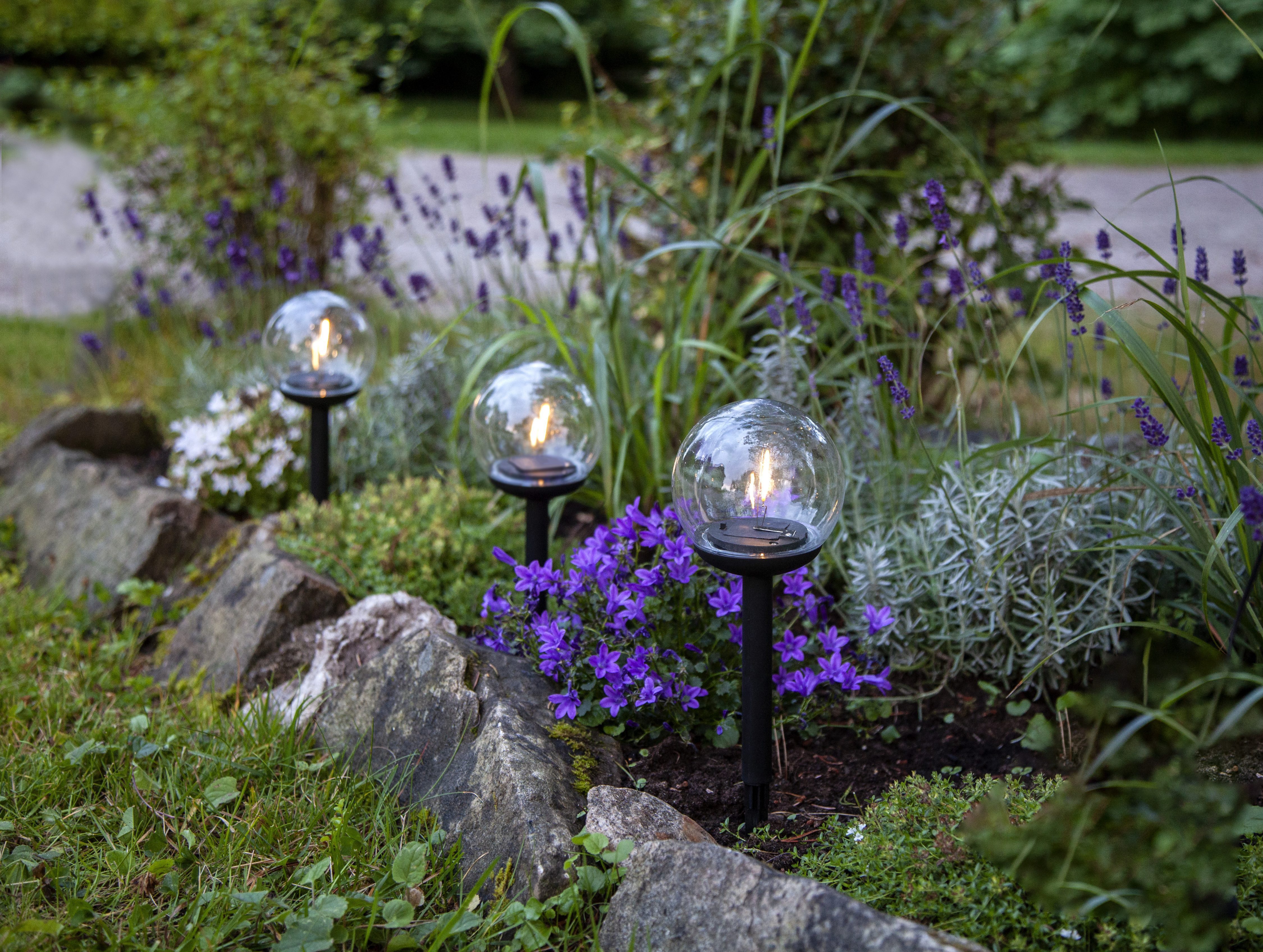 STAR TRADING LED Solarleuchte Solar-Wegleuchte Globe, Tageslichtsensor, LED fest integriert, Warmweiß, 3er-Set, transparente Kugeln, Dämmerungssensor
