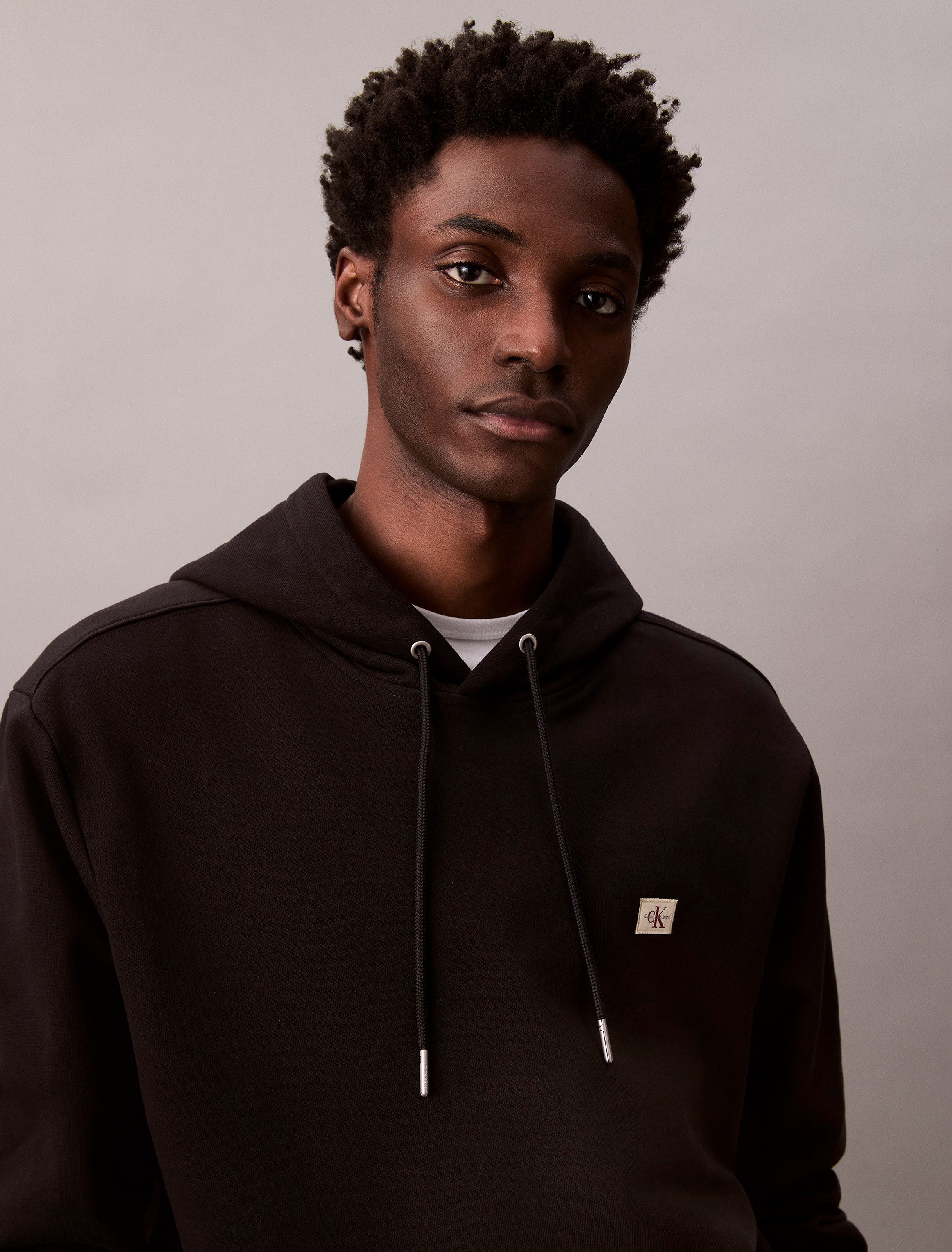 Calvin Klein Jeans Kapuzensweatshirt 400GSM TERRY BADGE HOODIE Mit Rundhalsausschnitt