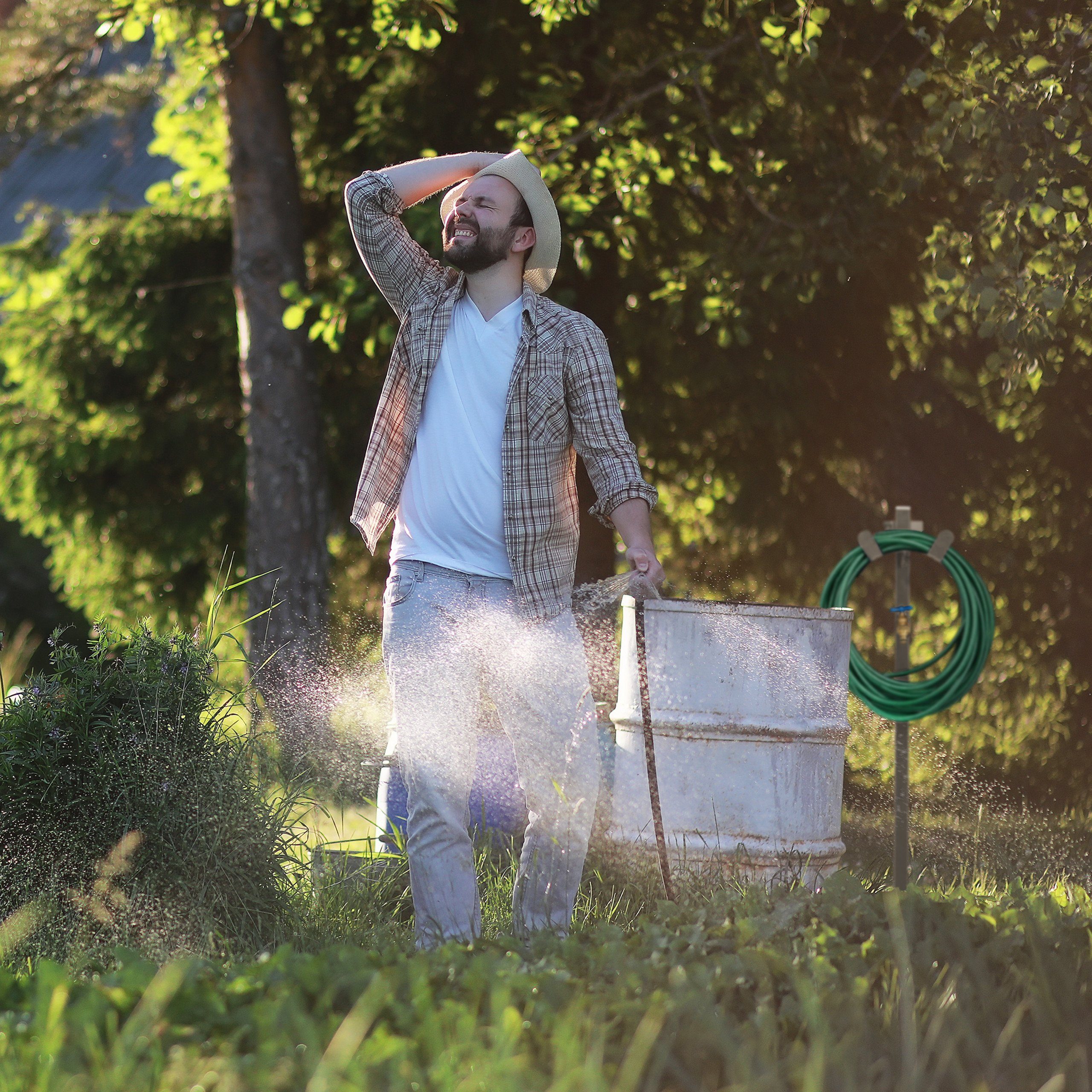 relaxdays Schlauchhalterung Wasserzapfstelle mit Schlauchhalter