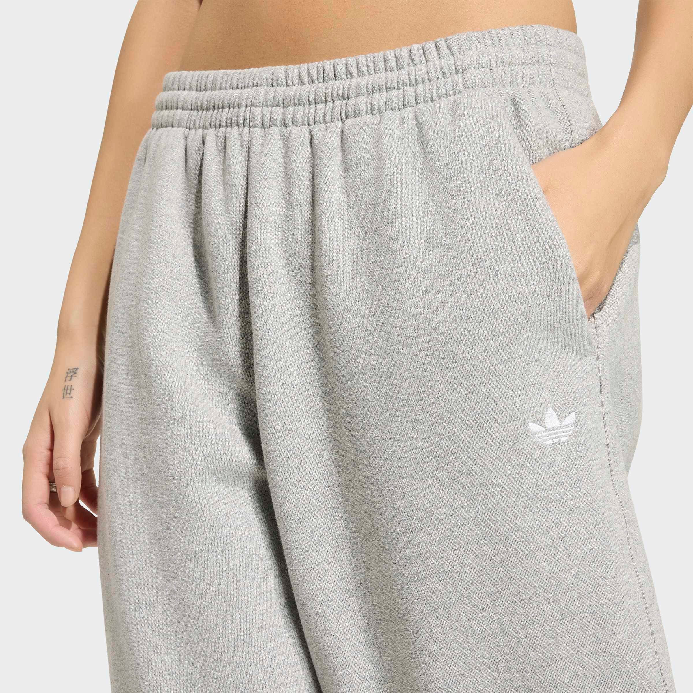 adidas Originals Sporthose ESSENTIALS, LOCKERE PASSFORM mit Gummizug, für Erwachsene, aus Baumwolle, normale Weite