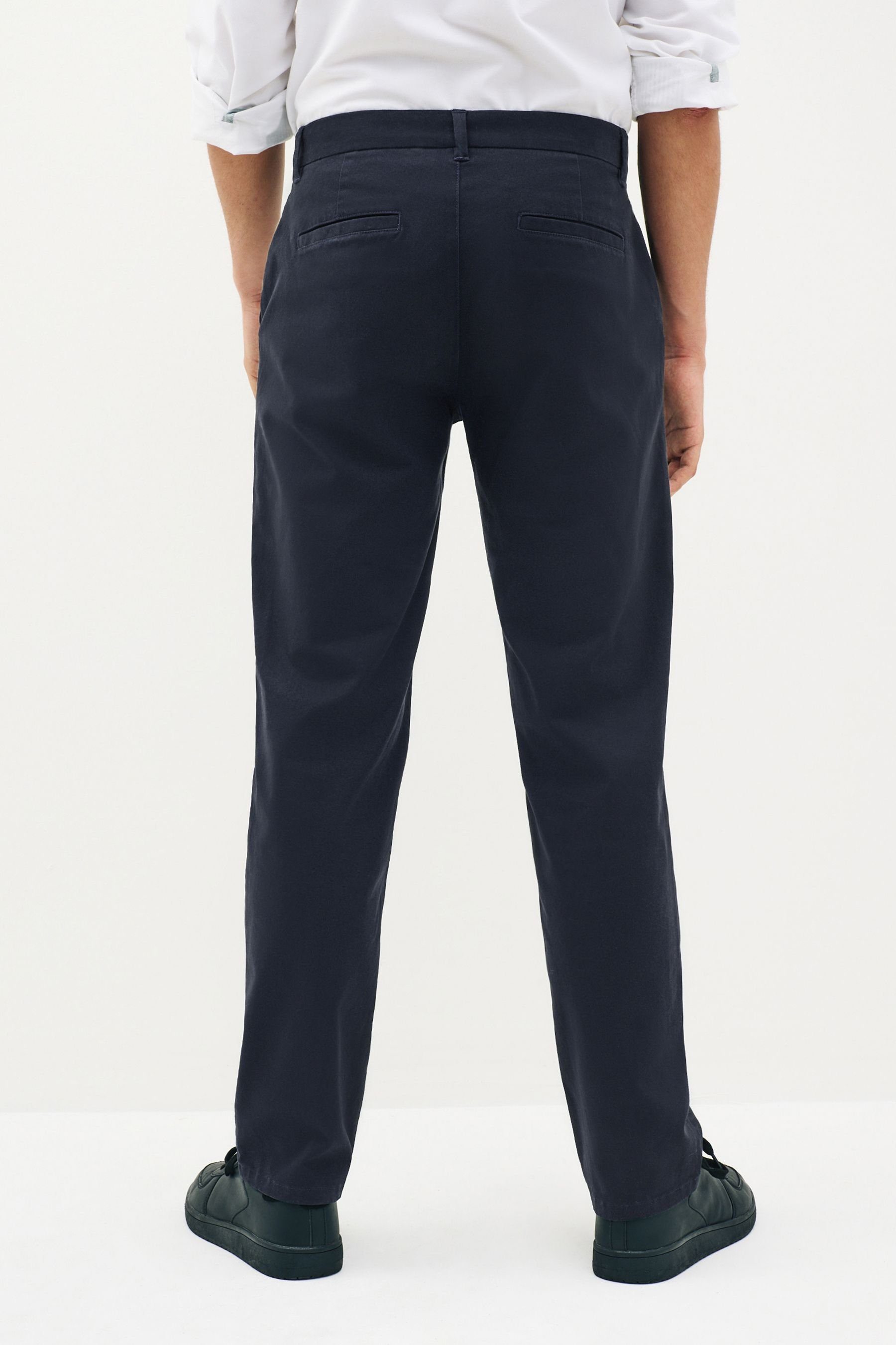 Chinohose (1-tlg) Blue Relaxed Next Fit Navy Stretch-Chinohose