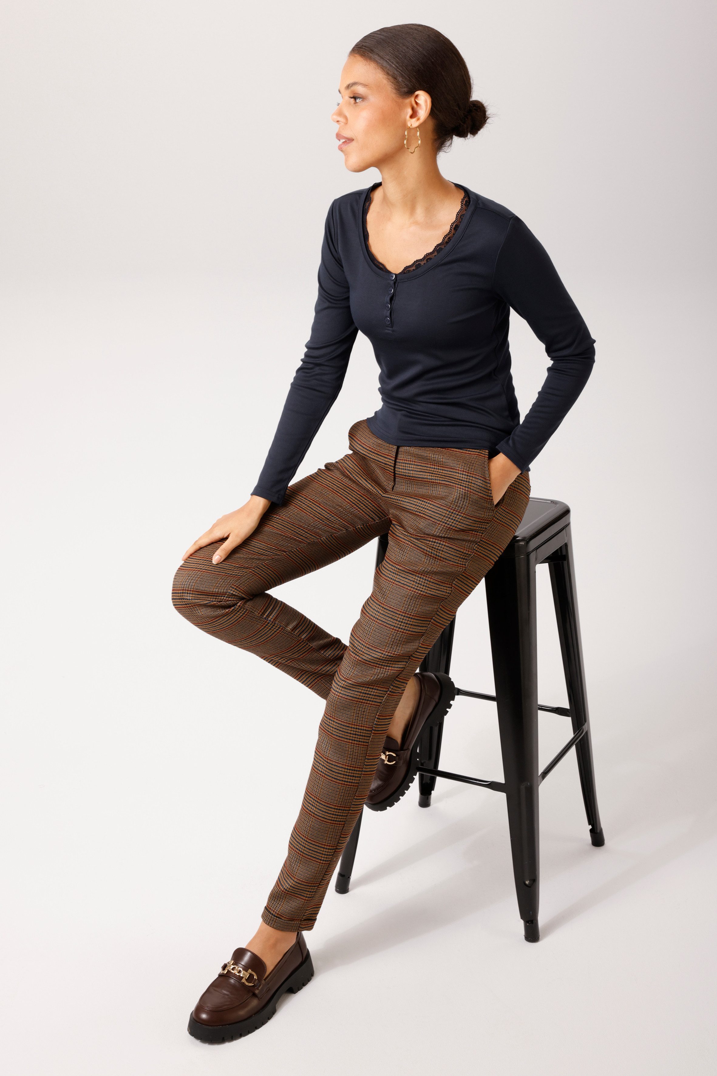 Zum Outfit 9