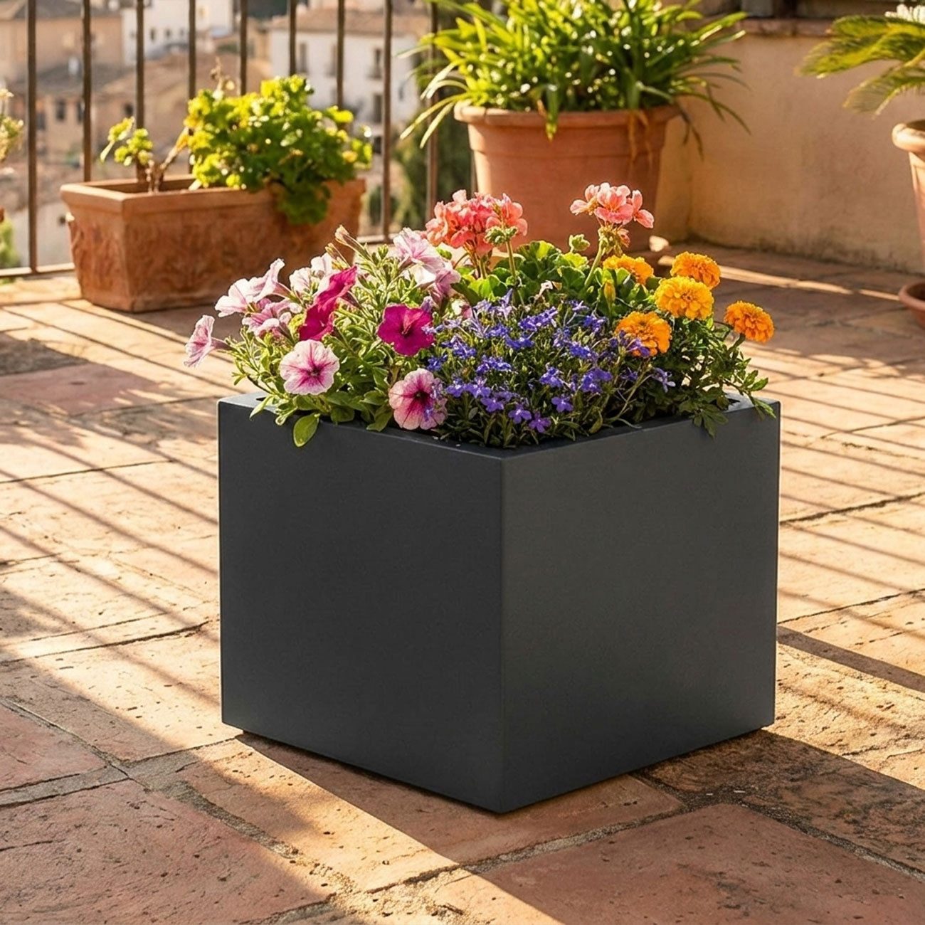 Prosperplast Blumentopf Pflanzkasten Anthrazit 38cm, 25L Blumentopf, quadratisch, frostsicher (1 St., 1er-Set & 2er-Set & 3er-Set), Quadratischer 25L Kunststoff-Pflanzkübel mit UV-Schutz & Wasserauslass
