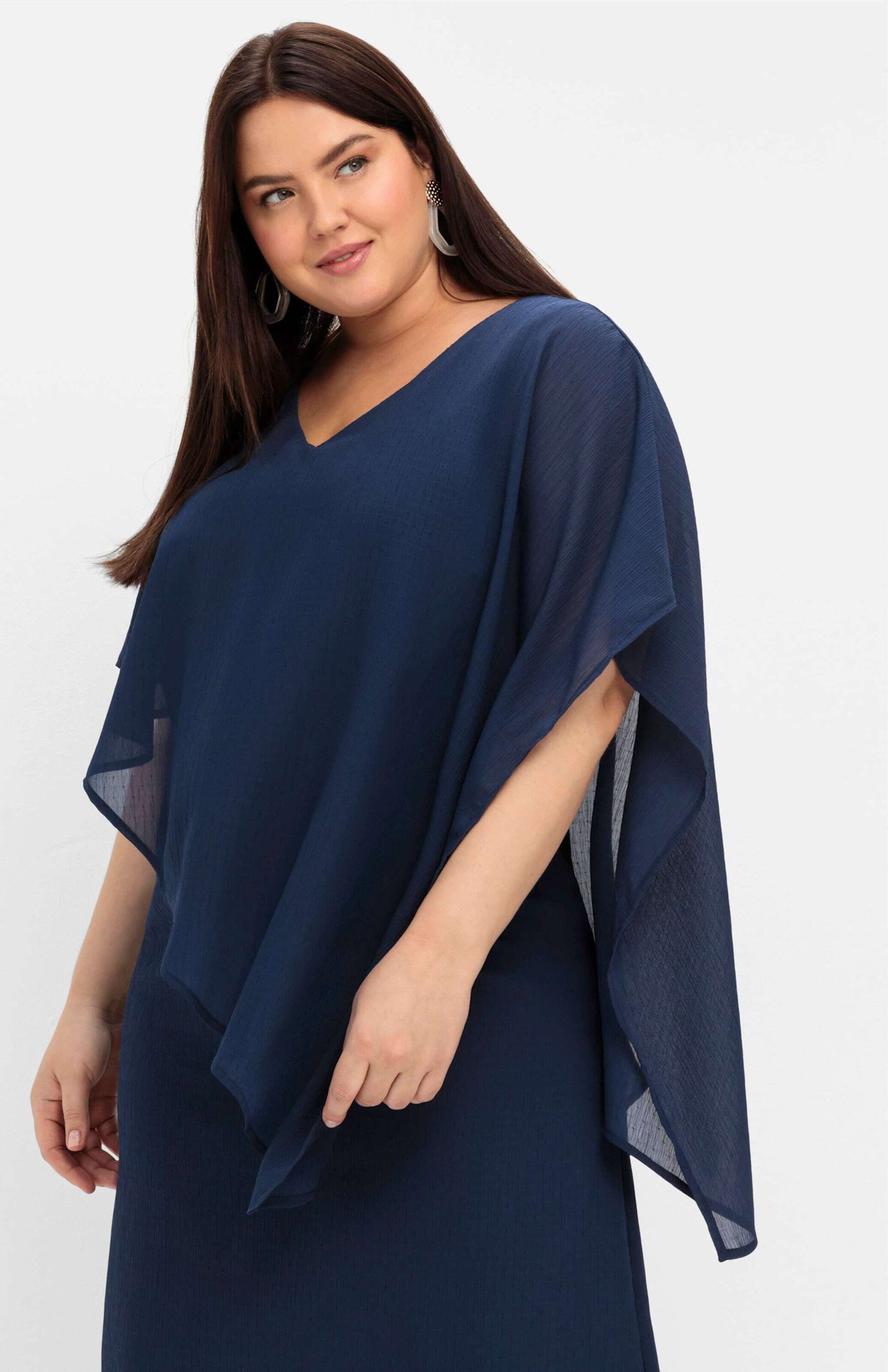 Sheego Etuikleid Cocktailkleid Ärmellos mit asymetrischem Cape – Bild 4 von 5