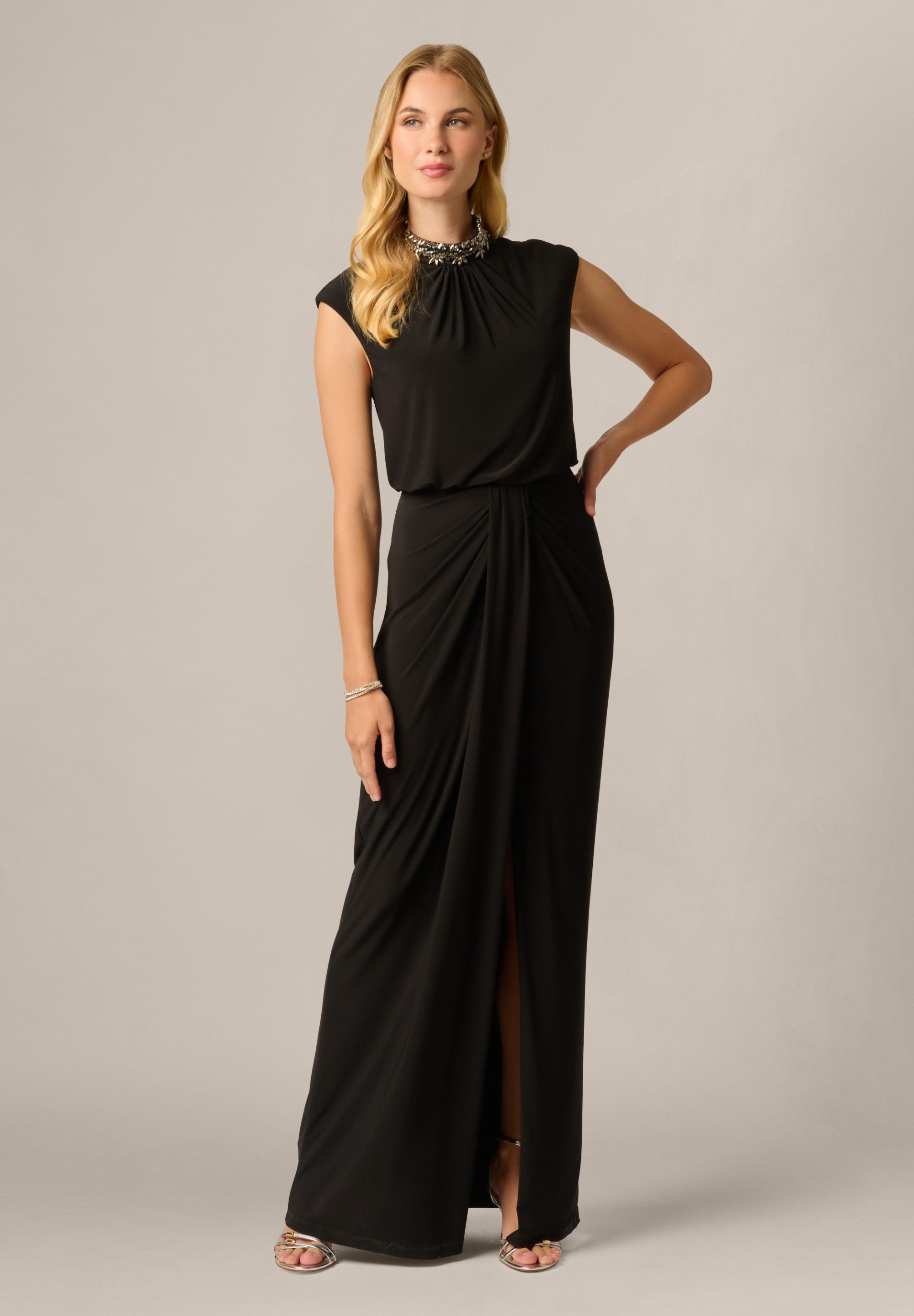 Adrianna Papell Jerseykleid Pearl Mock Neck Jersey Gown Flowing and fluid, stretch jersey gown