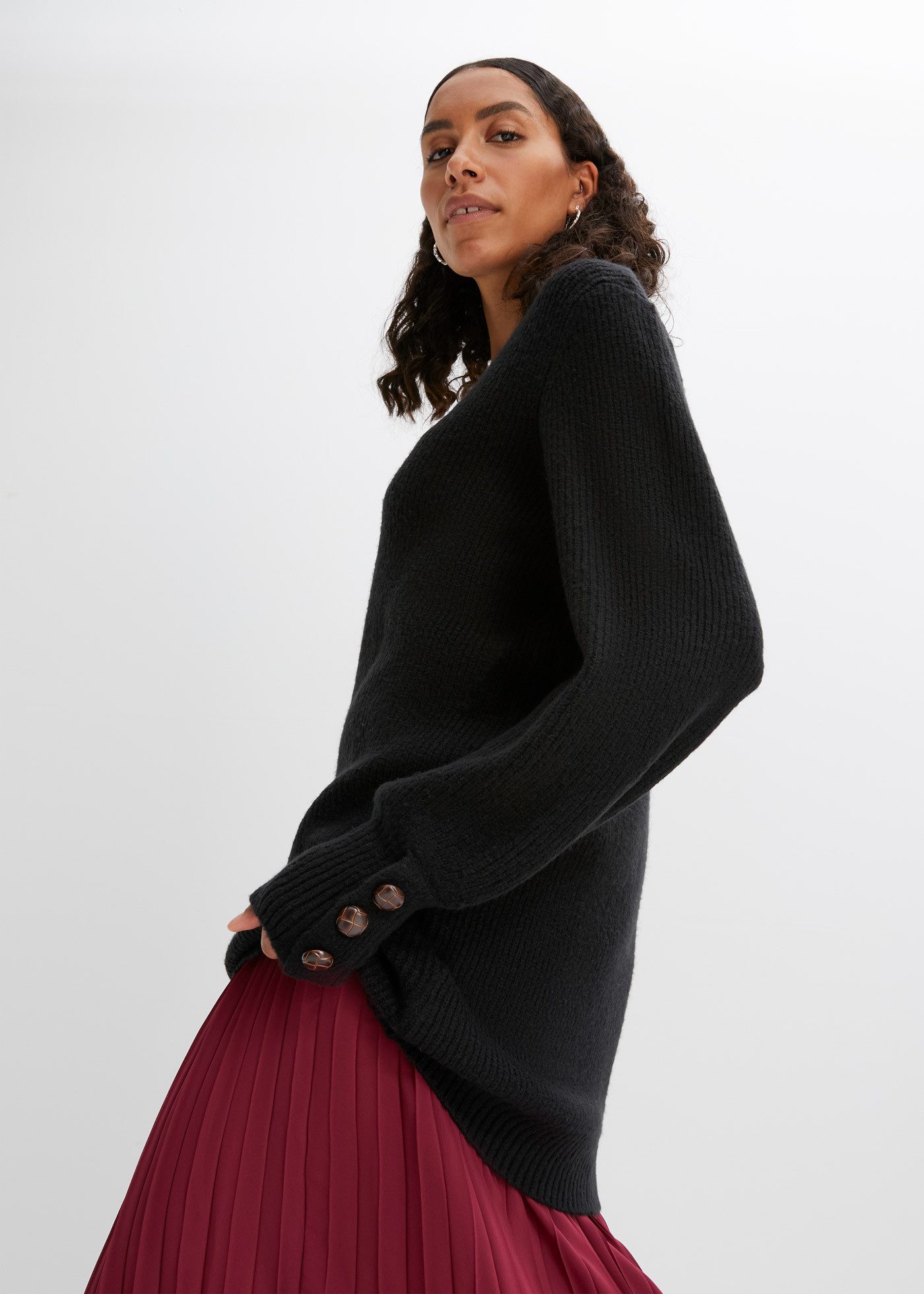 bonprix Longpullover mit dekorativen Knöpfen, mit Rundhalsausschnitt