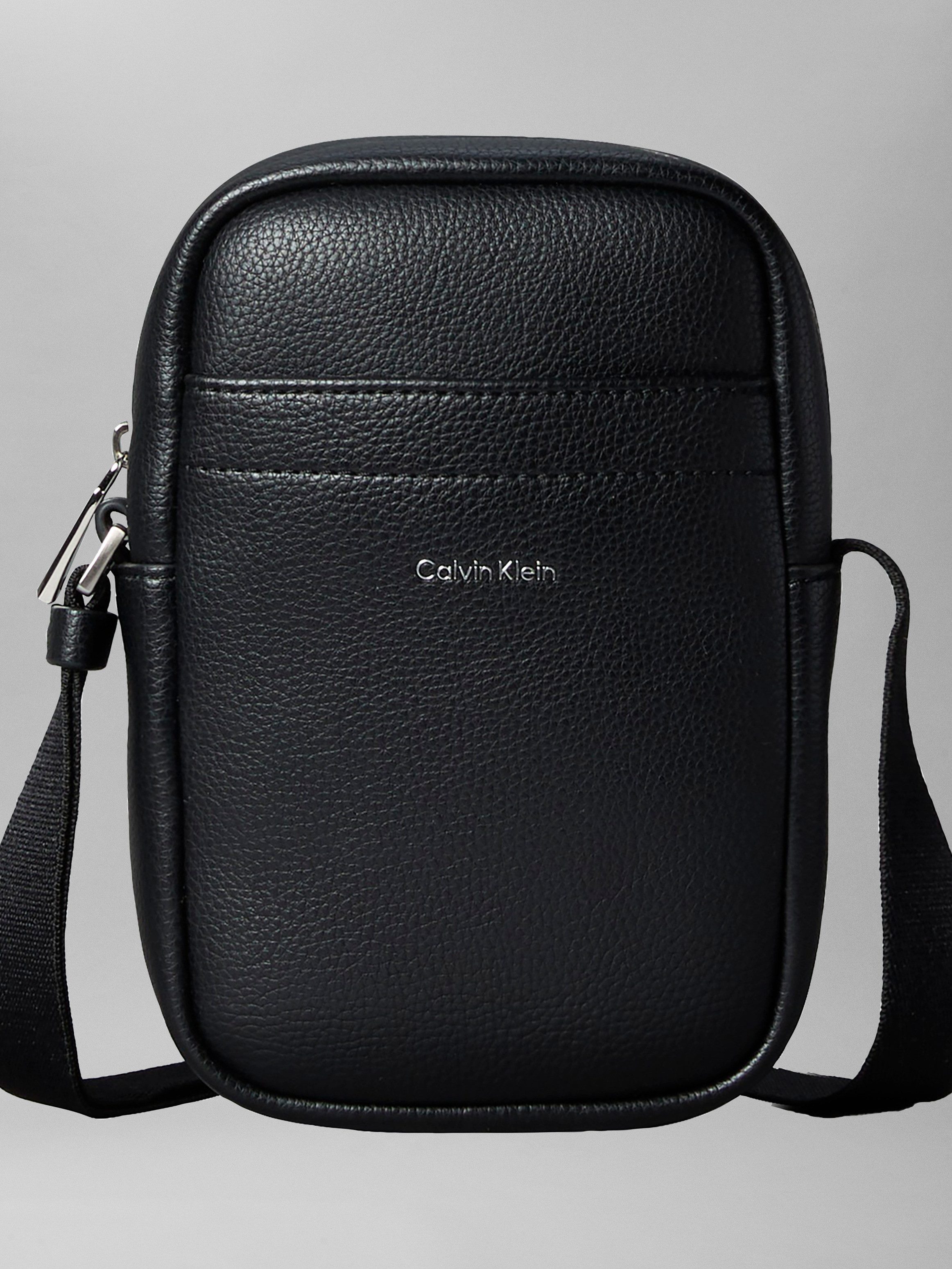 Calvin Klein Umhängetasche RAISED SLIM REPORTER, Herren Schultertasche mit großem Steckfach vorne