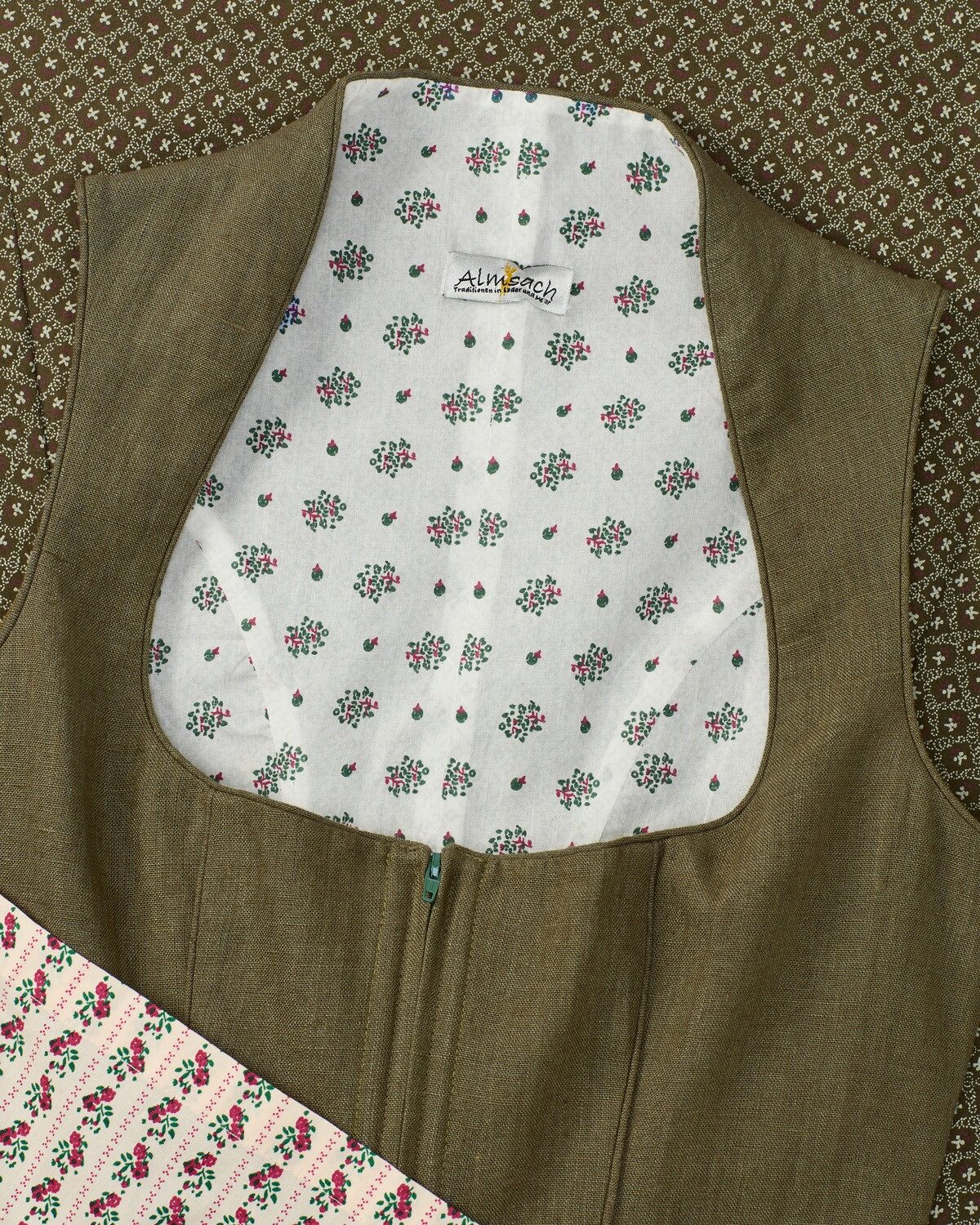 Almsach Dirndl Leinendirndl